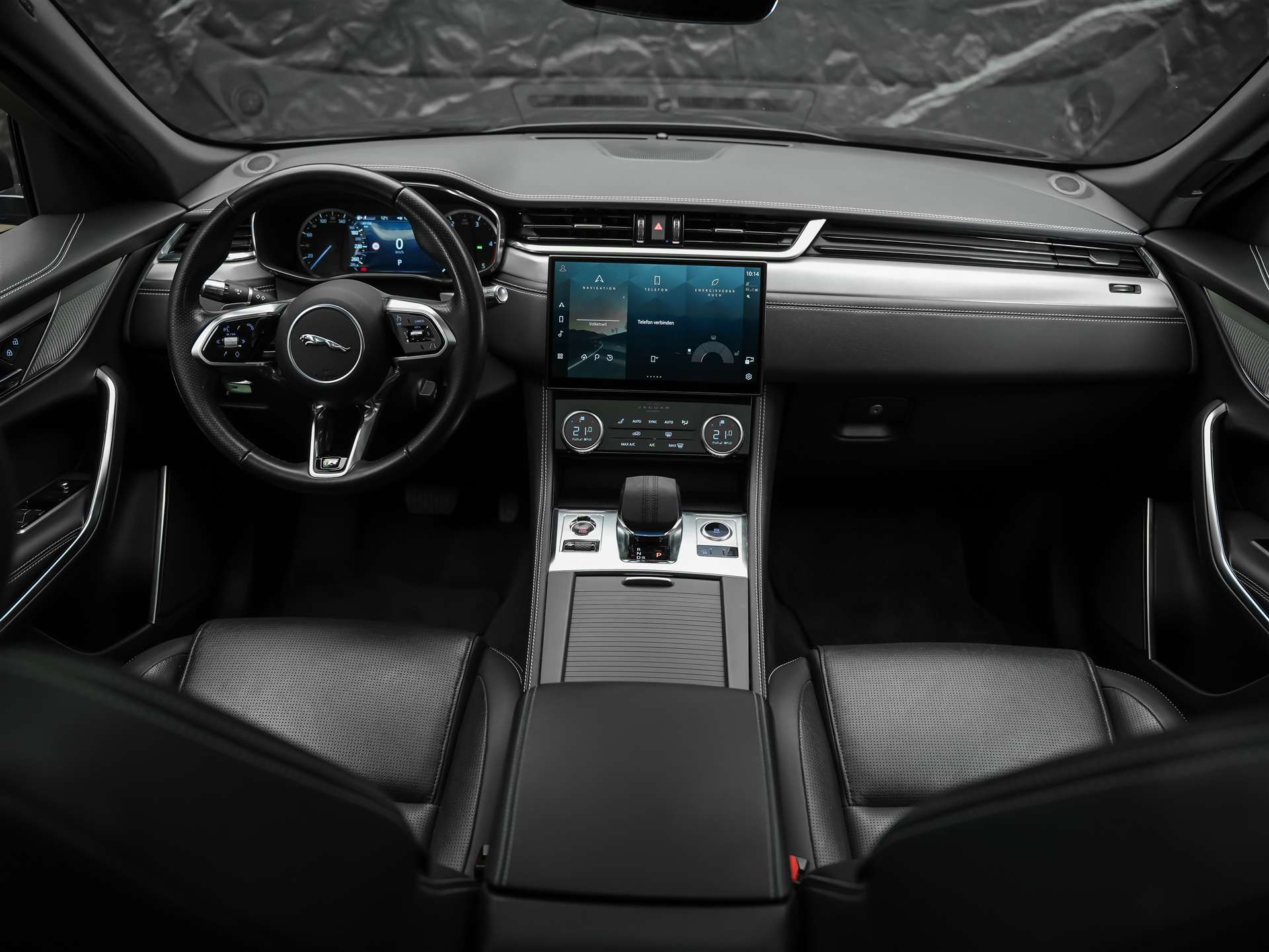 JAGUAR F-Pace 3.0 D I6 R-Dynamic SE AWD-image-25