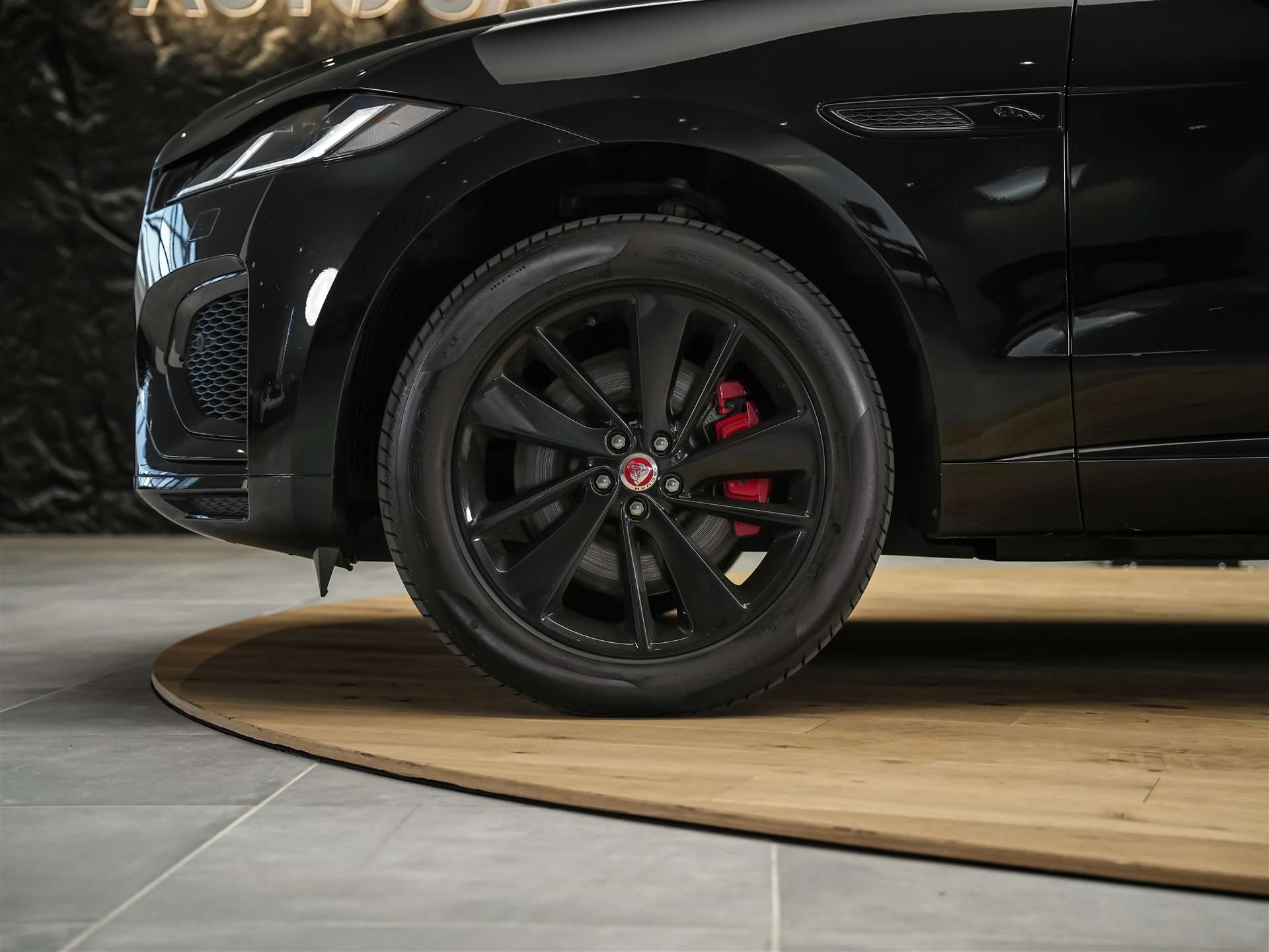 JAGUAR F-Pace 3.0 D I6 R-Dynamic SE AWD-image-20