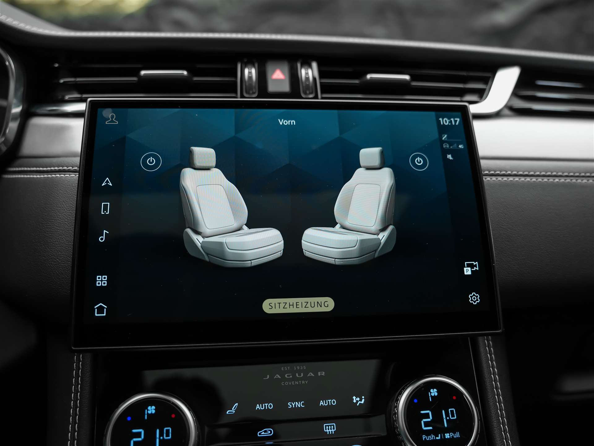 JAGUAR F-Pace 3.0 D I6 R-Dynamic SE AWD-image-35