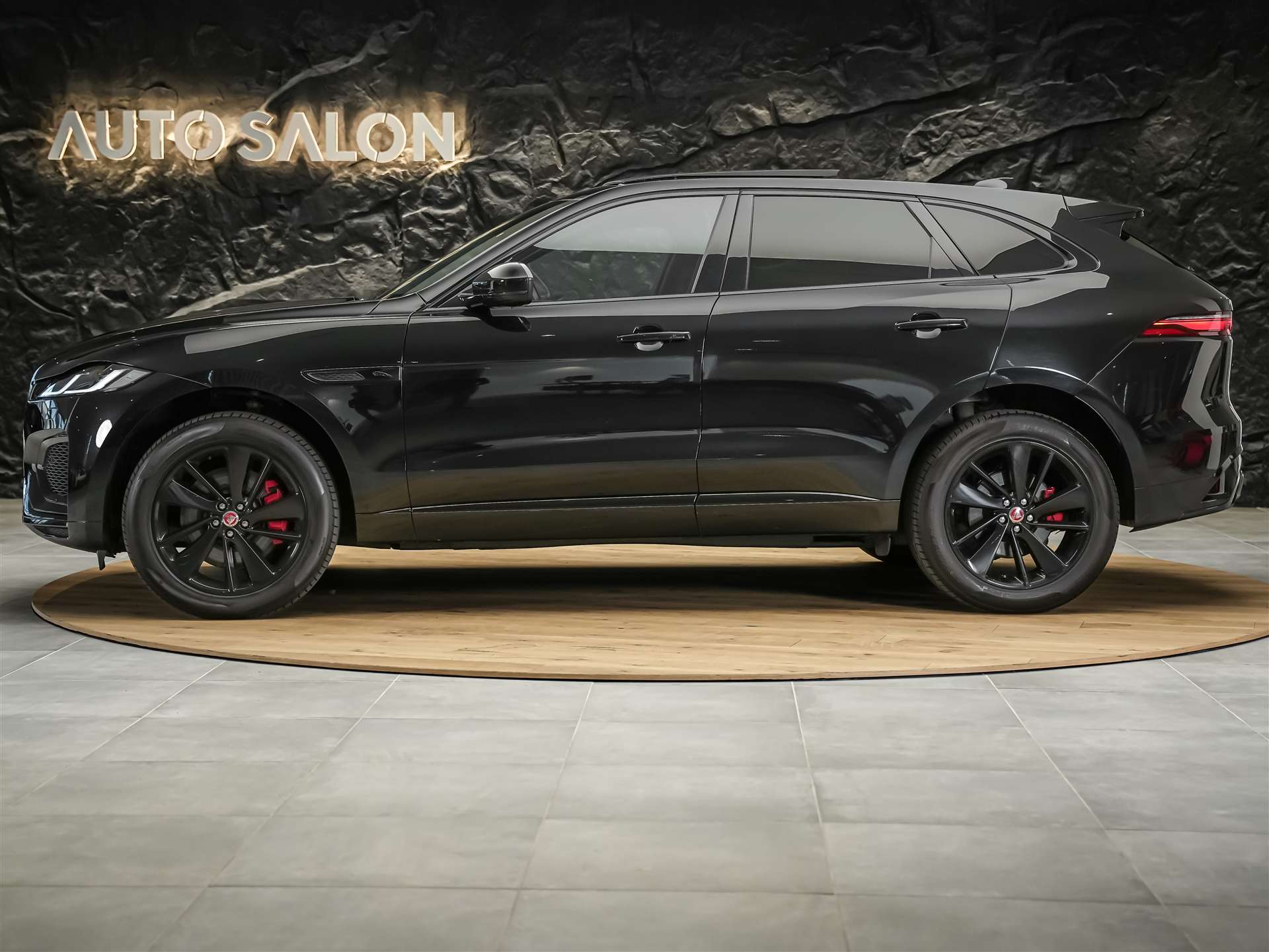 JAGUAR F-Pace 3.0 D I6 R-Dynamic SE AWD Panorama*Abstandsregler*All black*-showroom-element-1