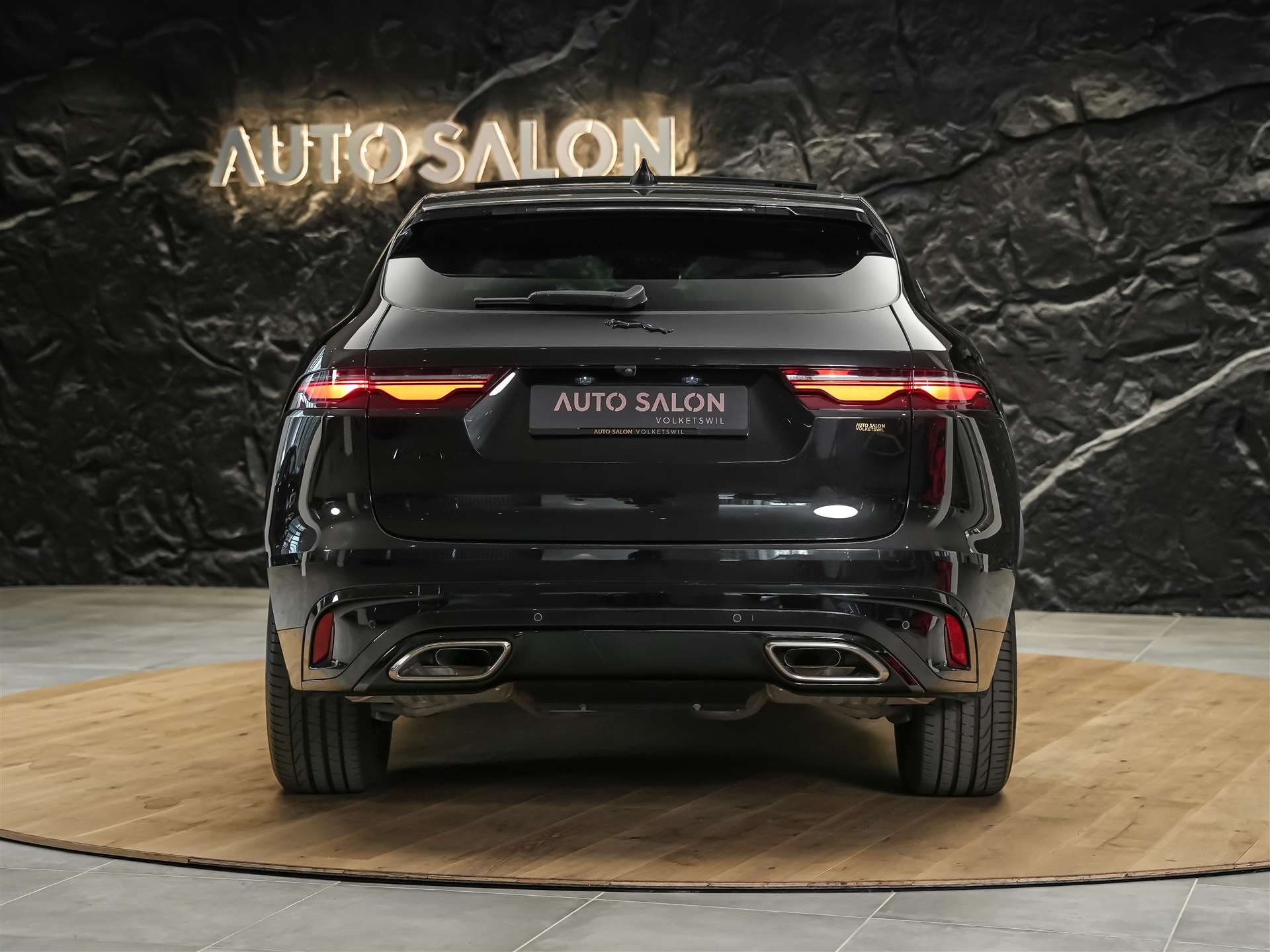 JAGUAR F-Pace 3.0 D I6 R-Dynamic SE AWD-image-4