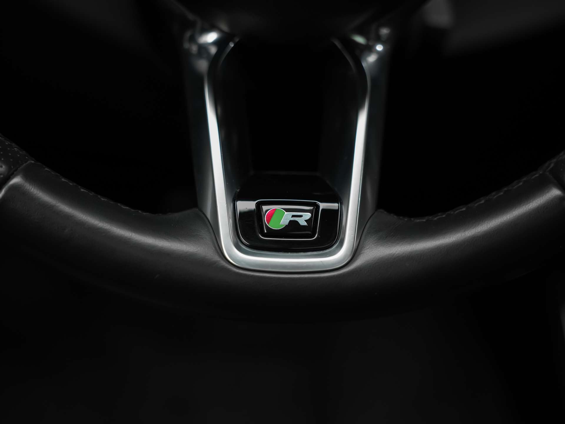 JAGUAR F-Pace 3.0 D I6 R-Dynamic SE AWD-image-33