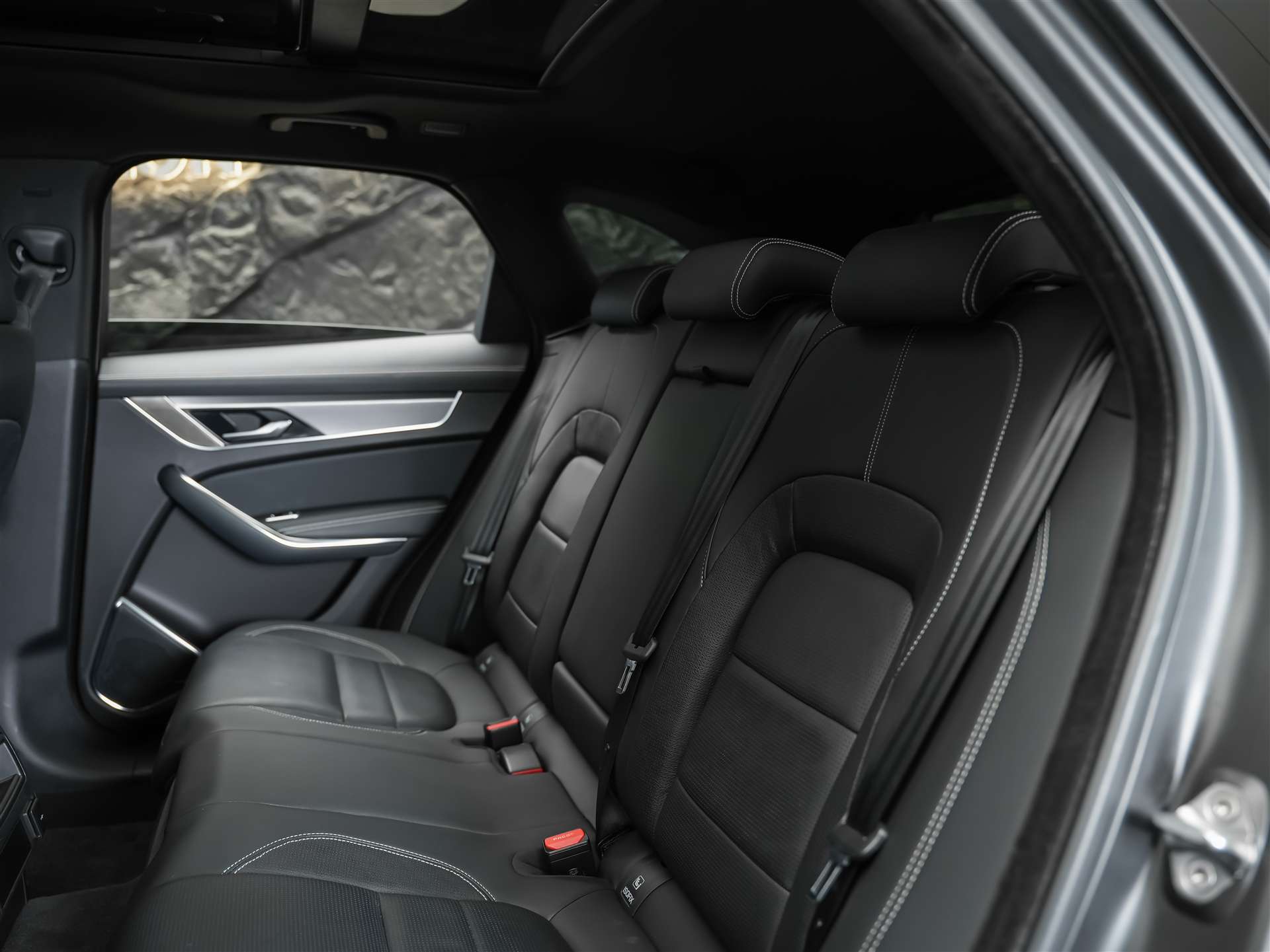 JAGUAR F-Pace 3.0 D I6 R-Dynamic SE AWD-image-15