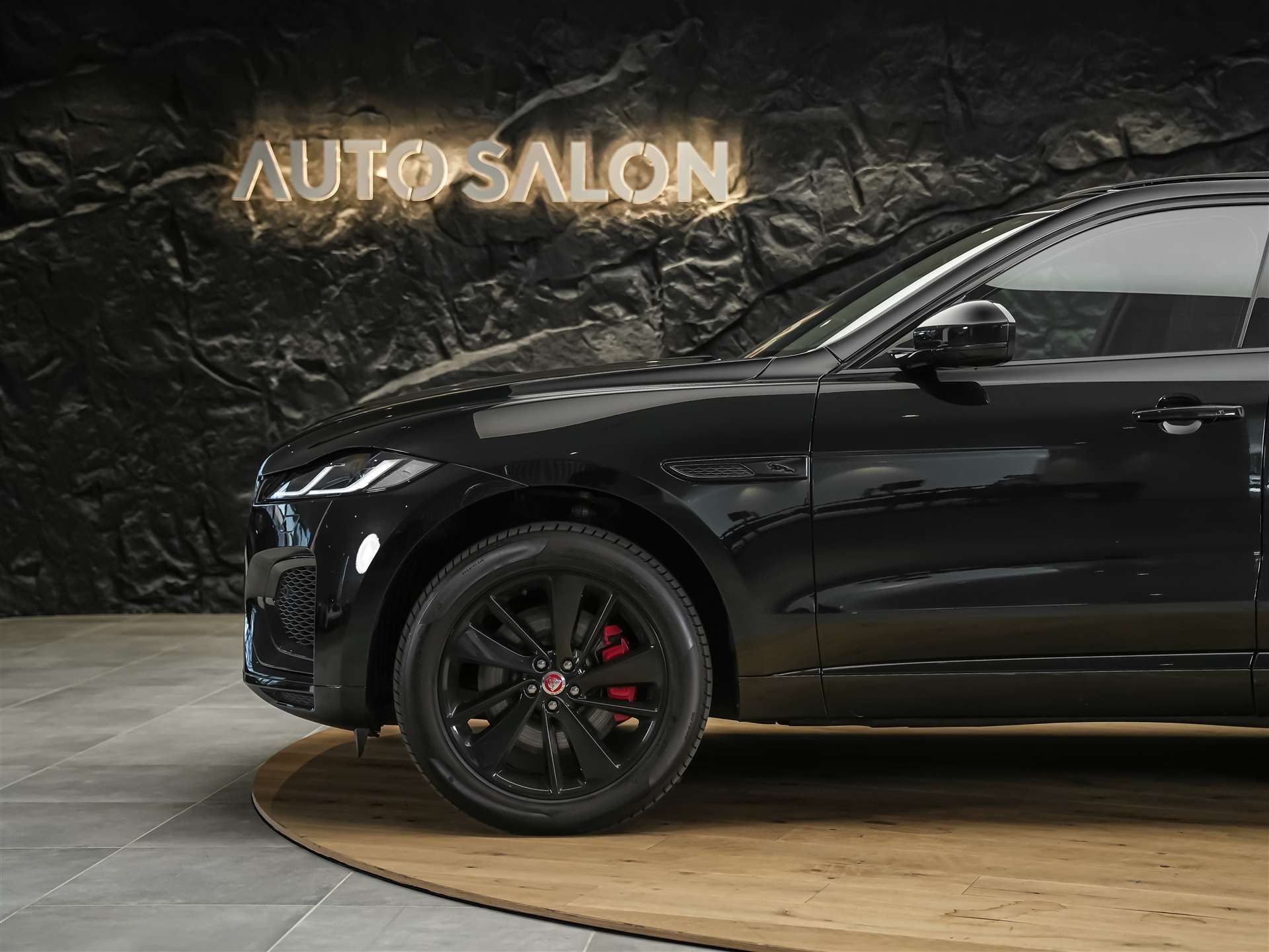 JAGUAR F-Pace 3.0 D I6 R-Dynamic SE AWD-image-19