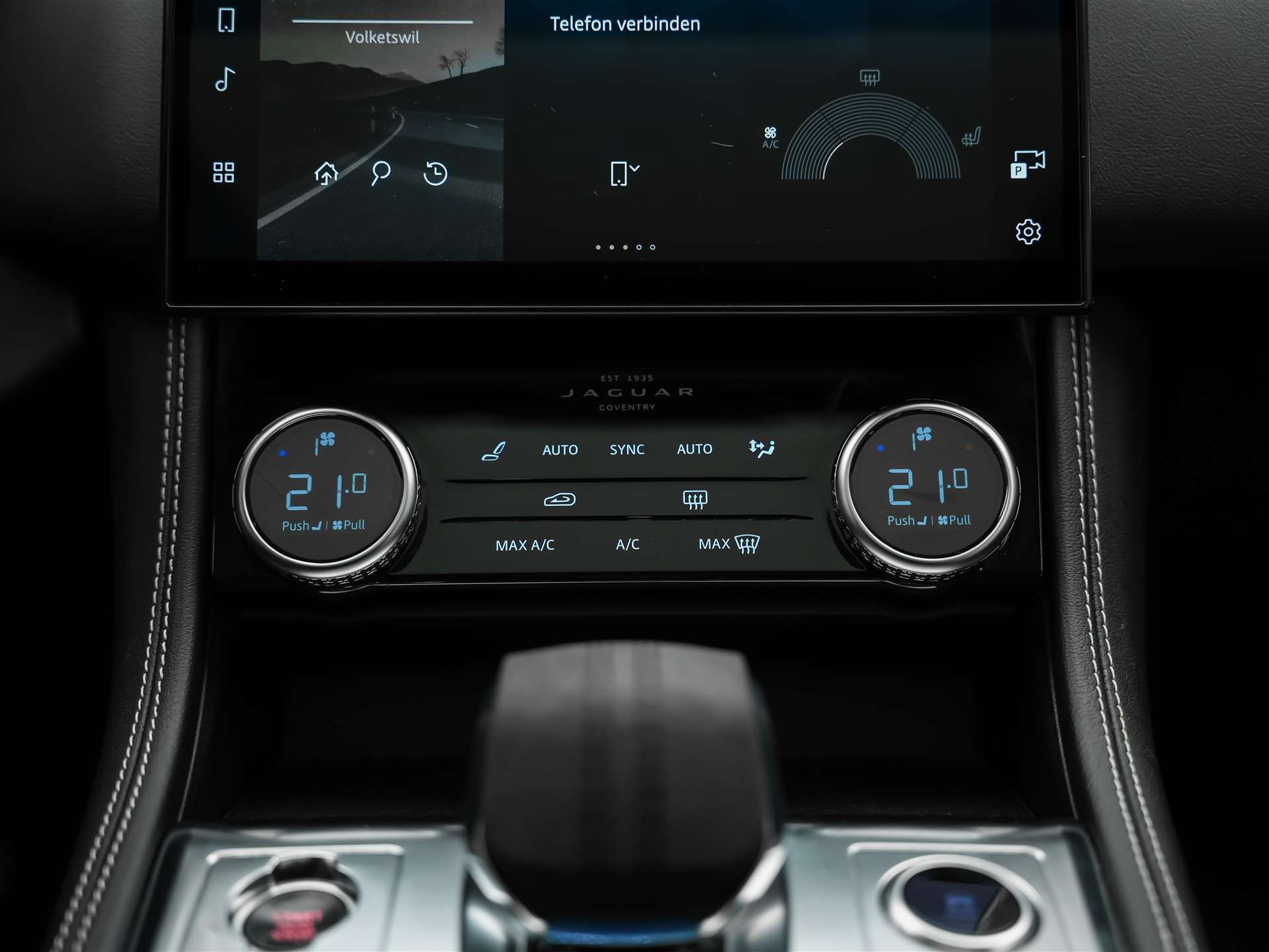 JAGUAR F-Pace 3.0 D I6 R-Dynamic SE AWD-image-27