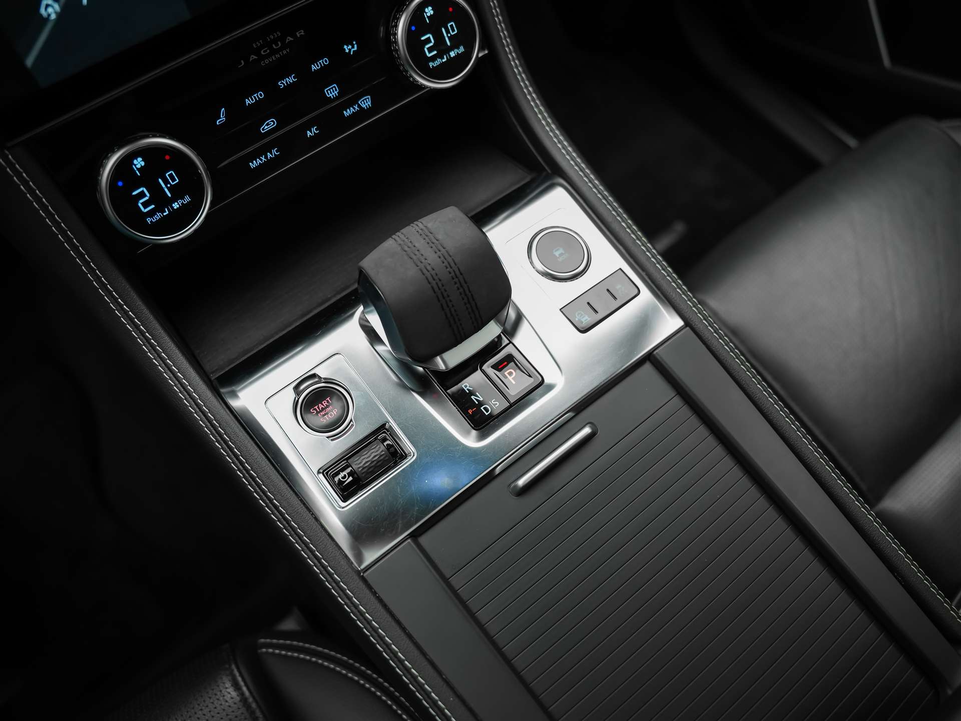 JAGUAR F-Pace 3.0 D I6 R-Dynamic SE AWD-image-29