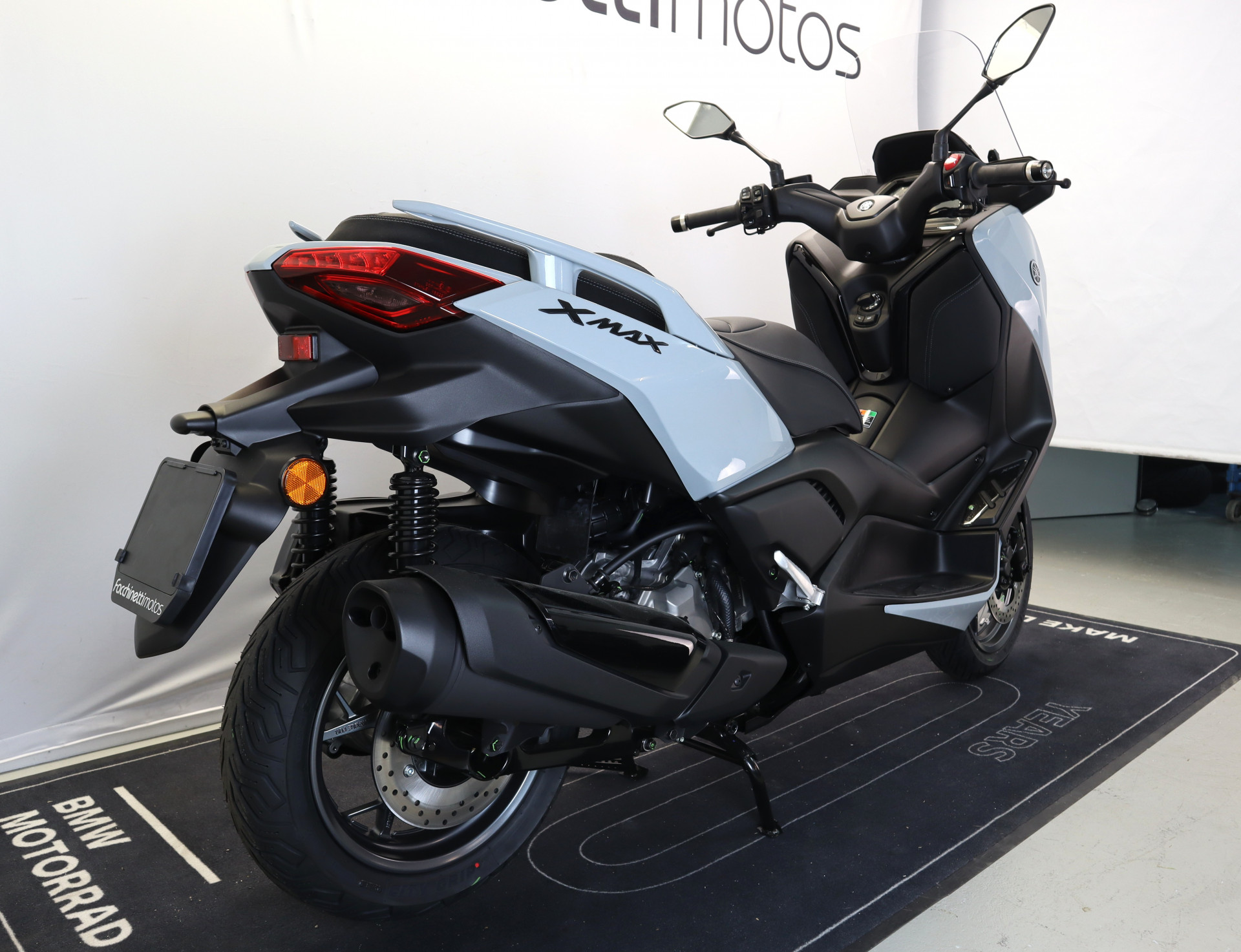 YAMAHA X-Max 300 Tech Max+-image-3