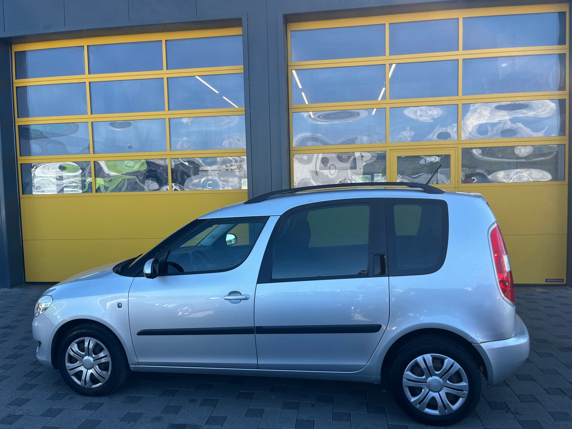 SKODA Roomster 1.6 TDI Elegance-image-2