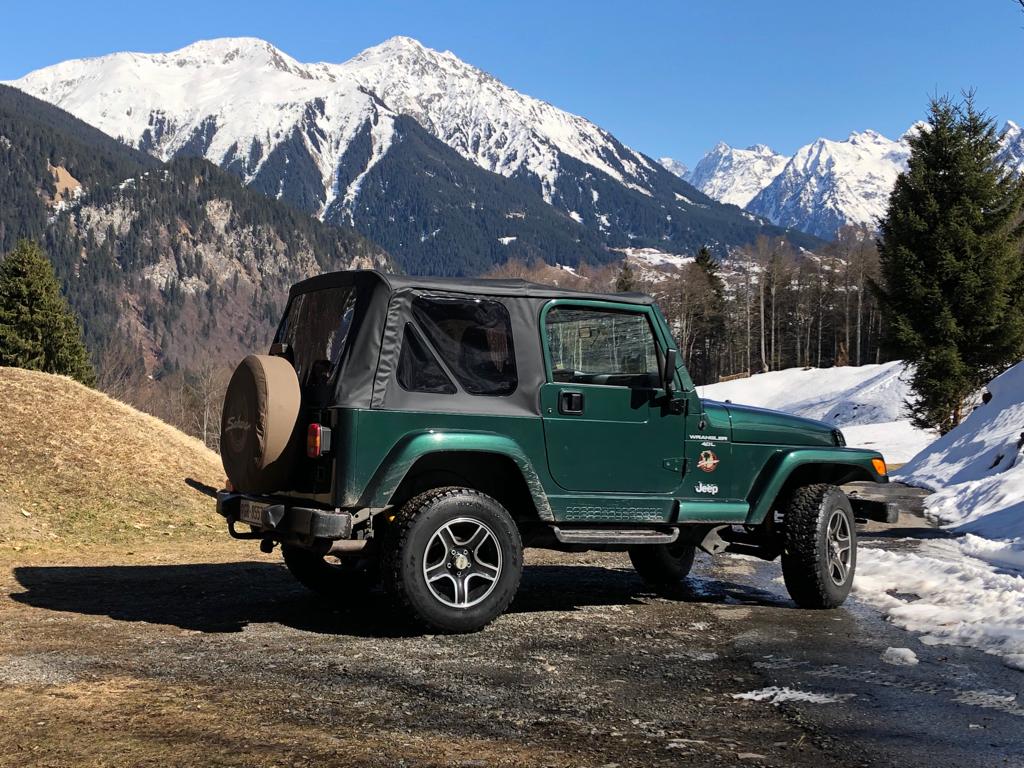 JEEP 4.0 Sahara Hard Top-image-1
