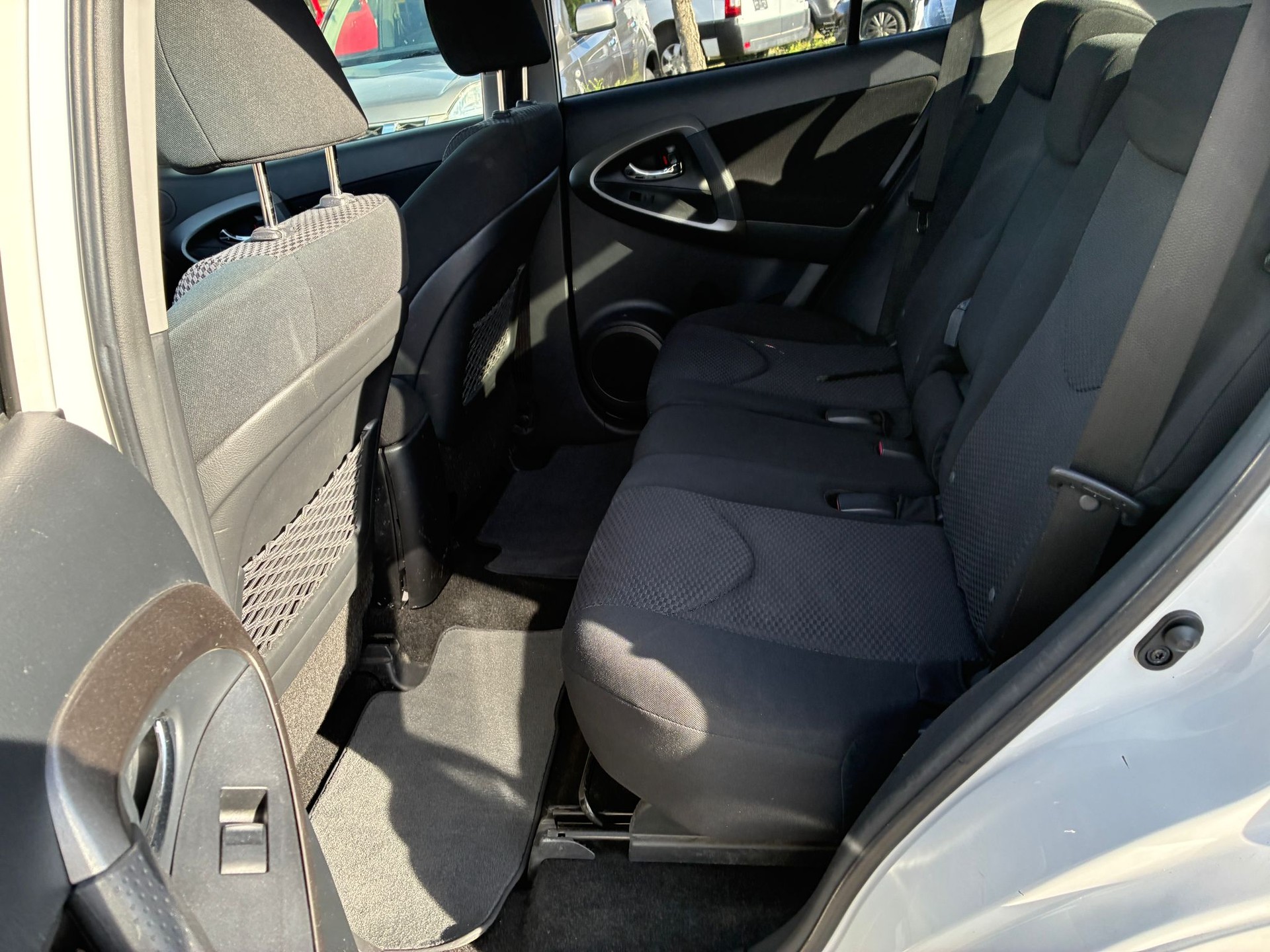 TOYOTA RAV-4 2.0 16V Style-image-2