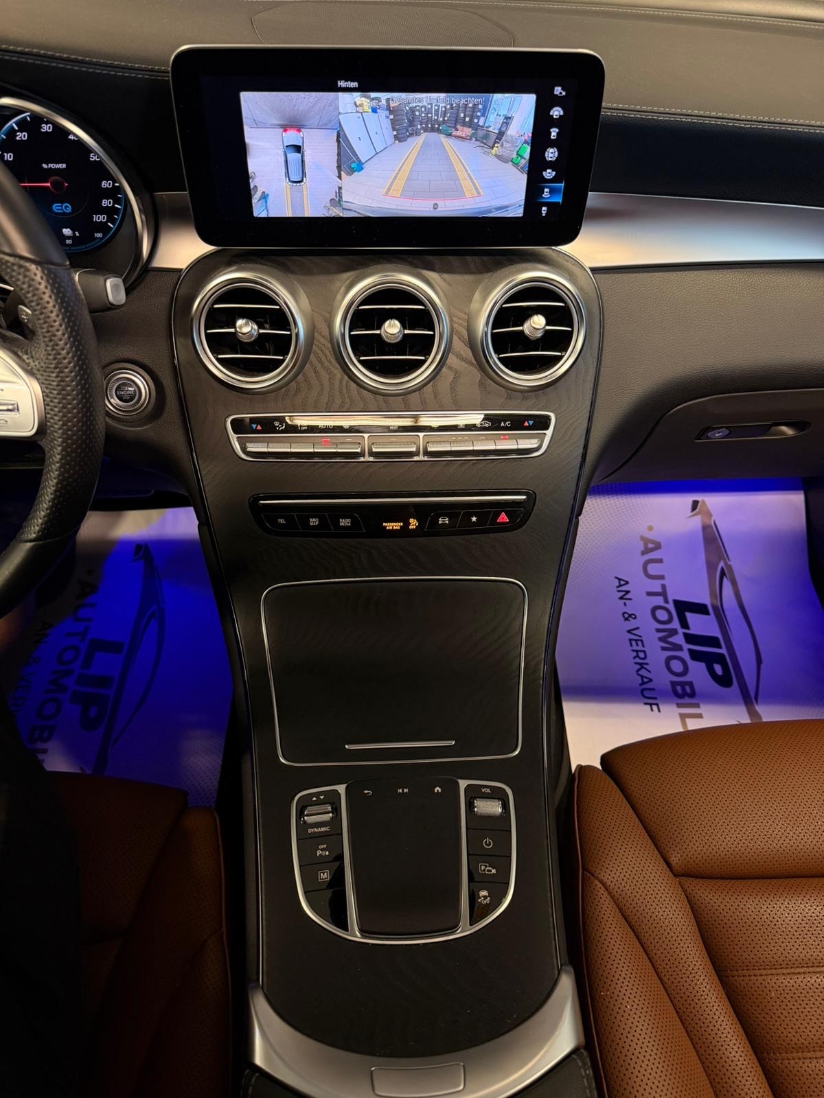 MERCEDES-BENZ GLC 300 e AMG Line 4Matic 9G-Tronic-image-11