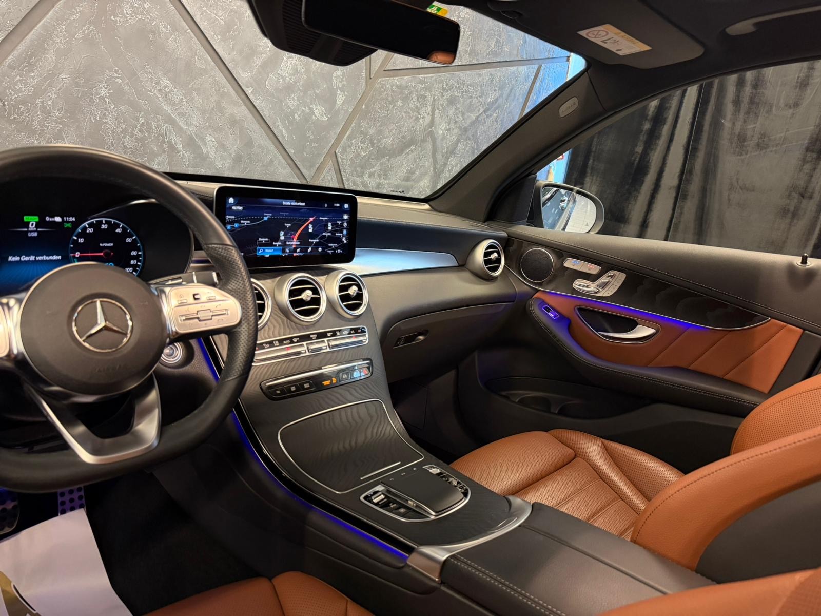 MERCEDES-BENZ GLC 300 e AMG Line 4Matic 9G-Tronic-image-9