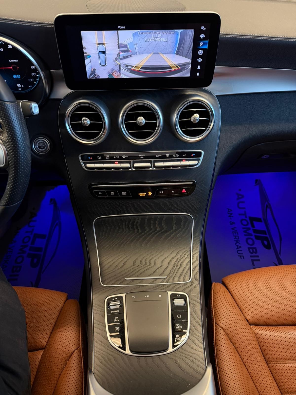 MERCEDES-BENZ GLC 300 e AMG Line 4Matic 9G-Tronic-image-12