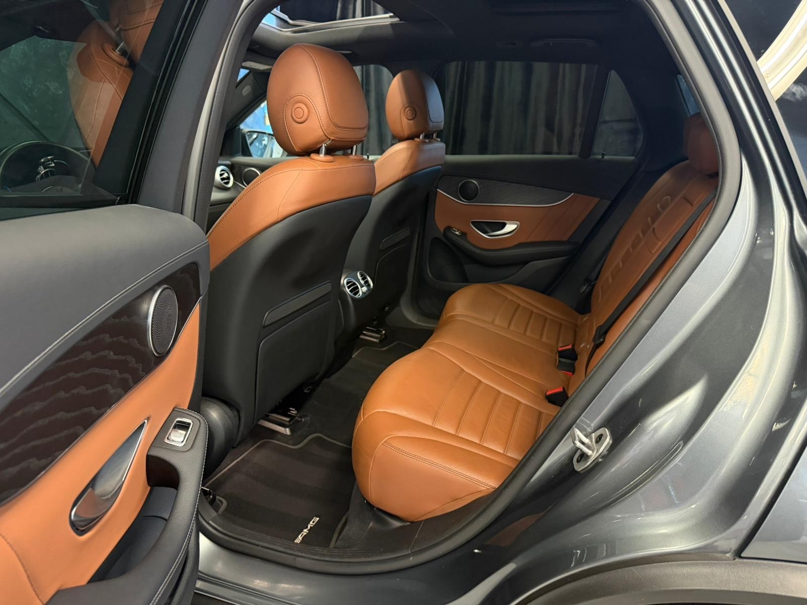 MERCEDES-BENZ GLC 300 e AMG Line 4Matic 9G-Tronic-image-14