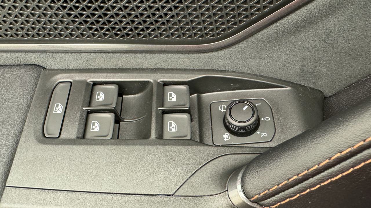 CUPRA LEON 1.5 e-HYBRID pHEV VZ Black Edition-image-8