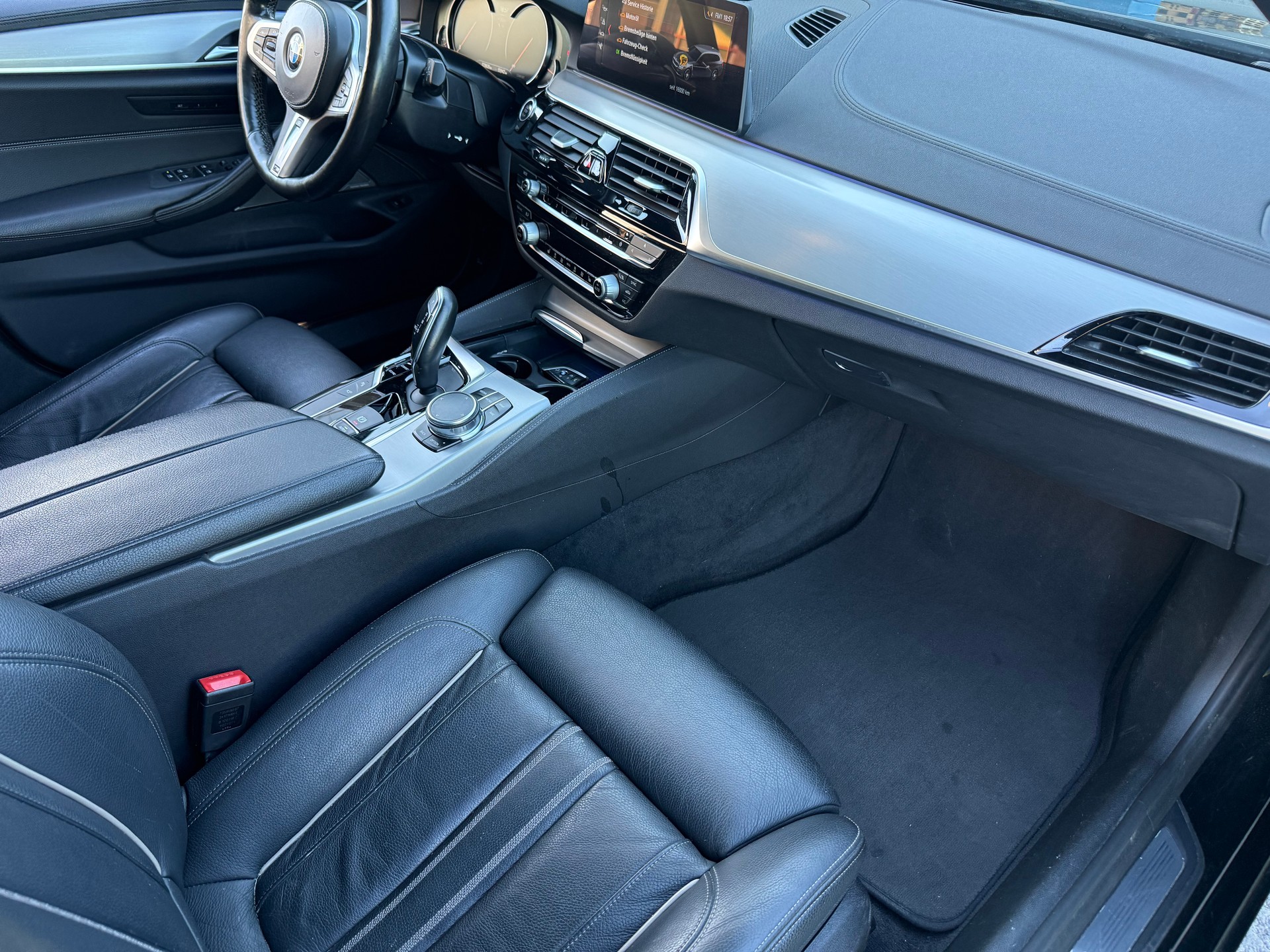 BMW 530i xDrive SAG Touring M-Sport-image-6