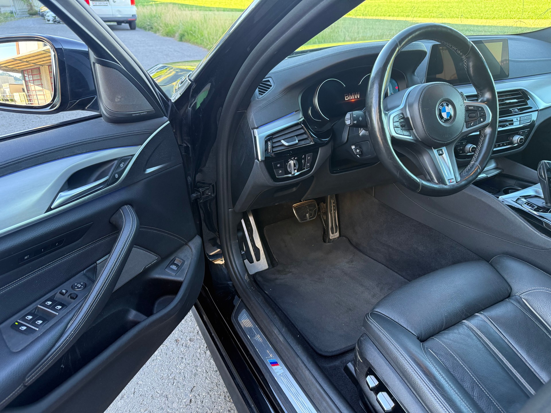 BMW 530i xDrive SAG Touring M-Sport-image-8