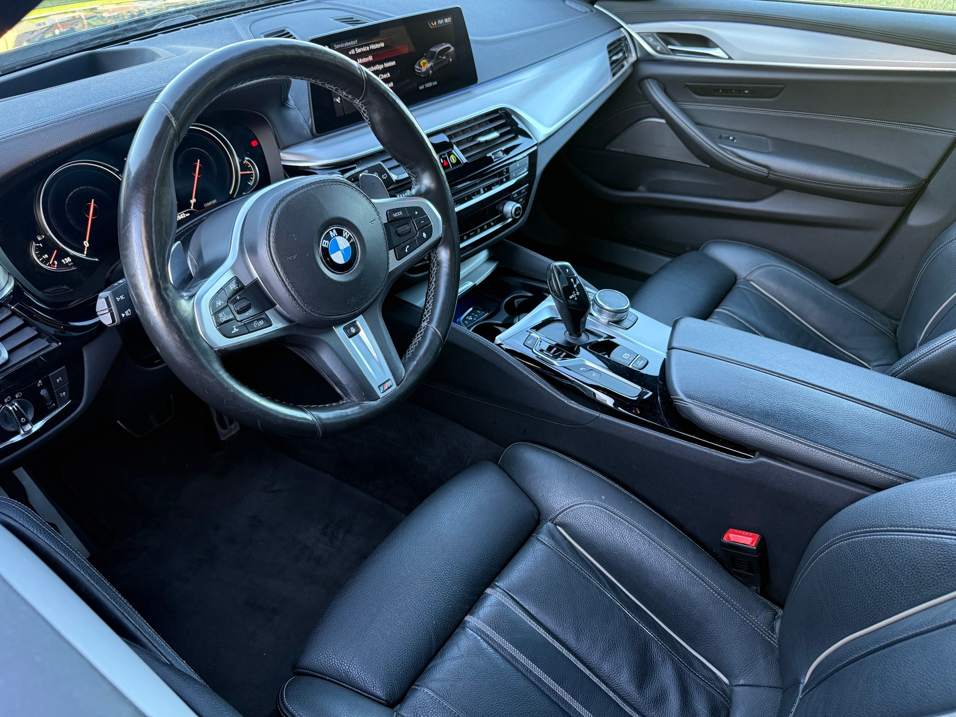 BMW 530i xDrive SAG Touring M-Sport-image-7