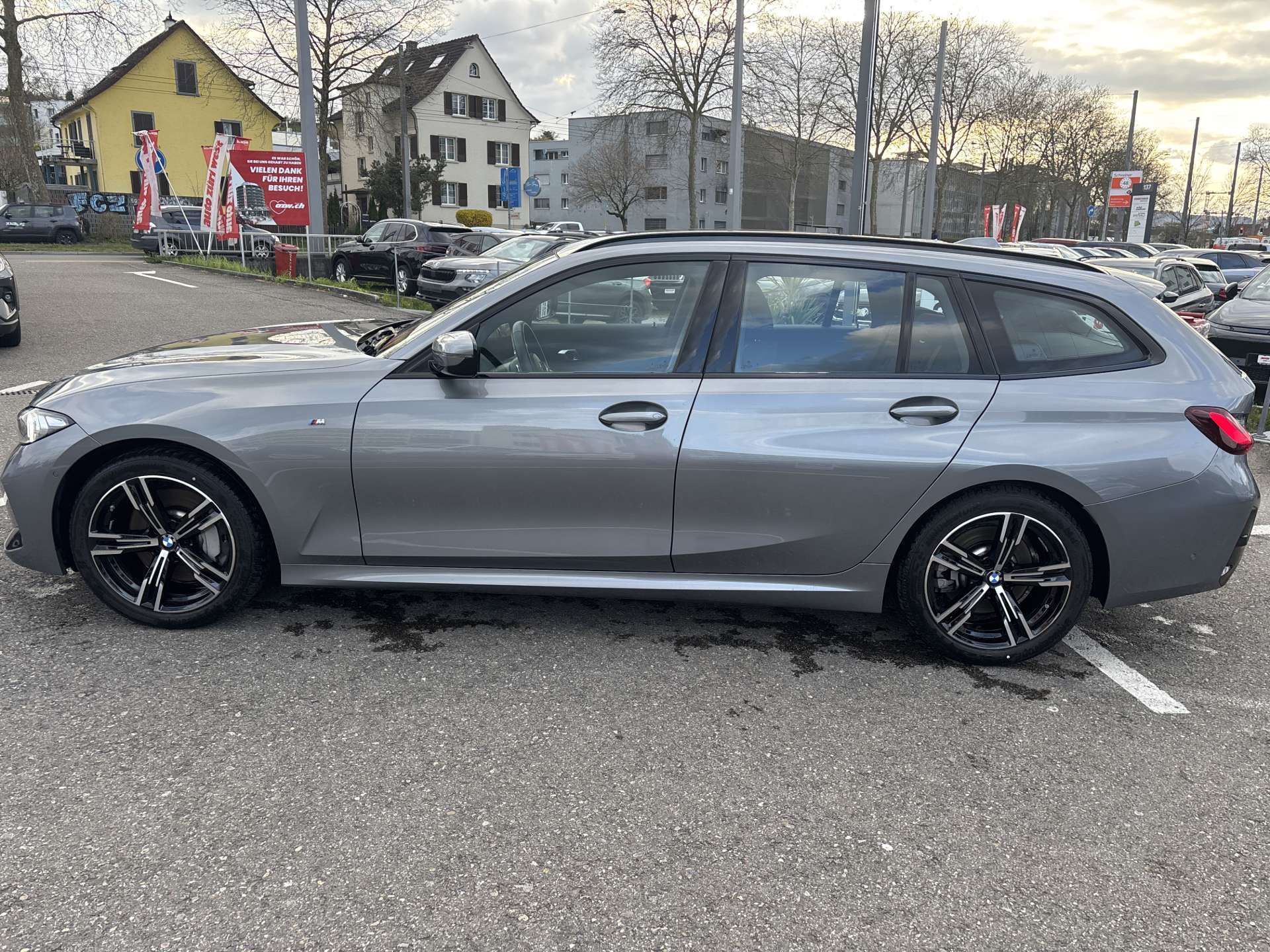 BMW 330i Touring xDrive M-Sport 245PS Steptronic Automat-image-10