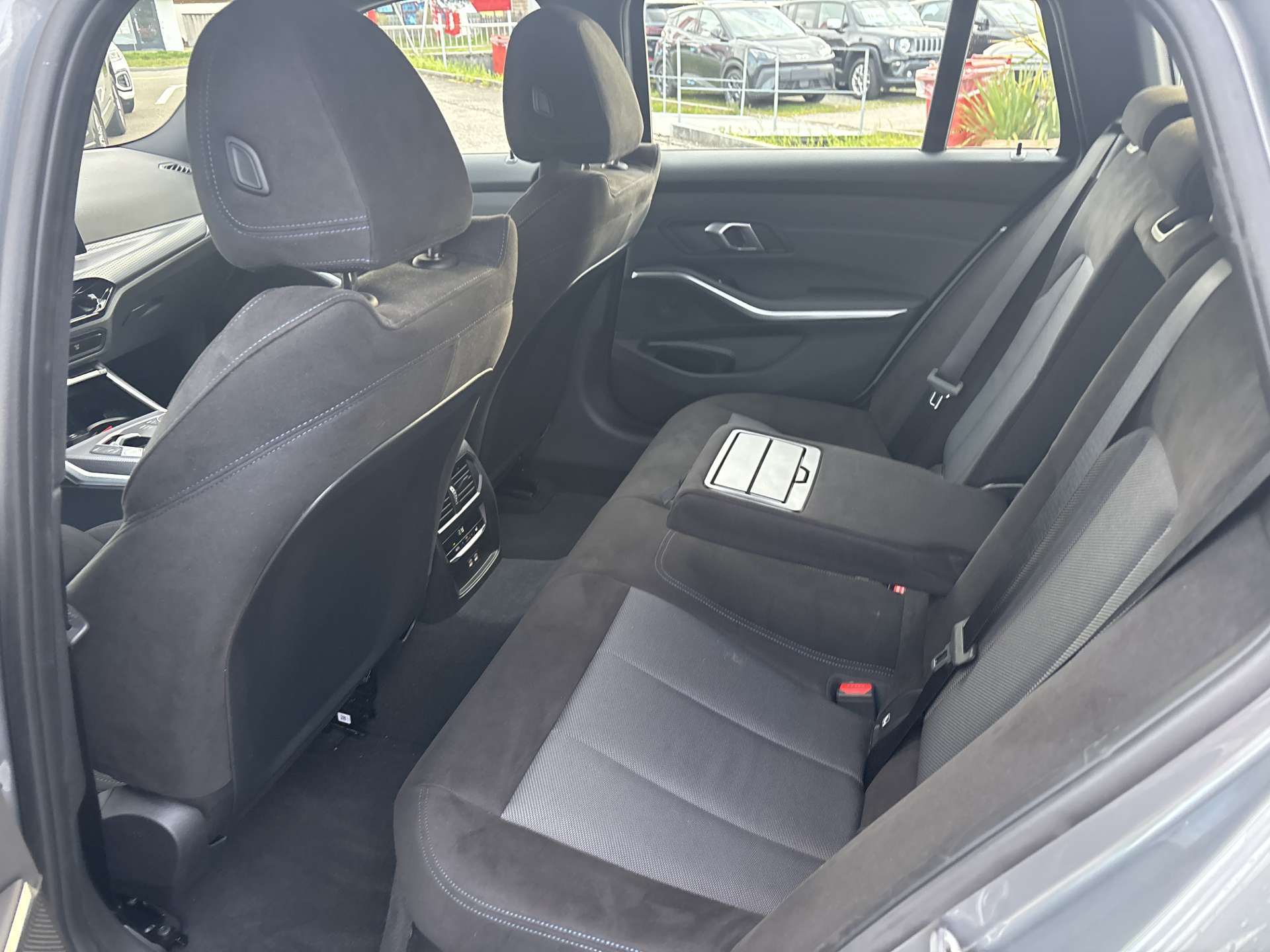 BMW 330i Touring xDrive M-Sport 245PS Steptronic Automat-image-6