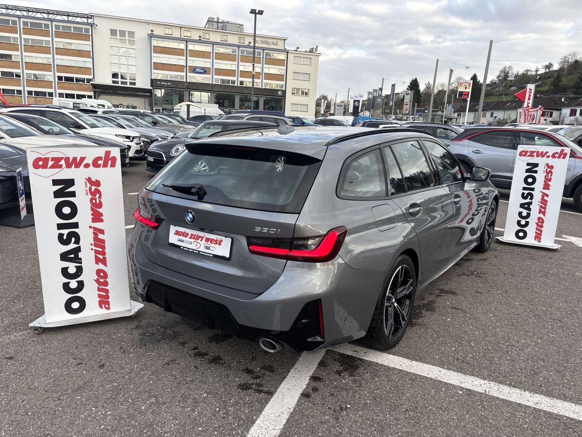 BMW 330i Touring xDrive M-Sport 245PS Steptronic Automat-showroom-element-2