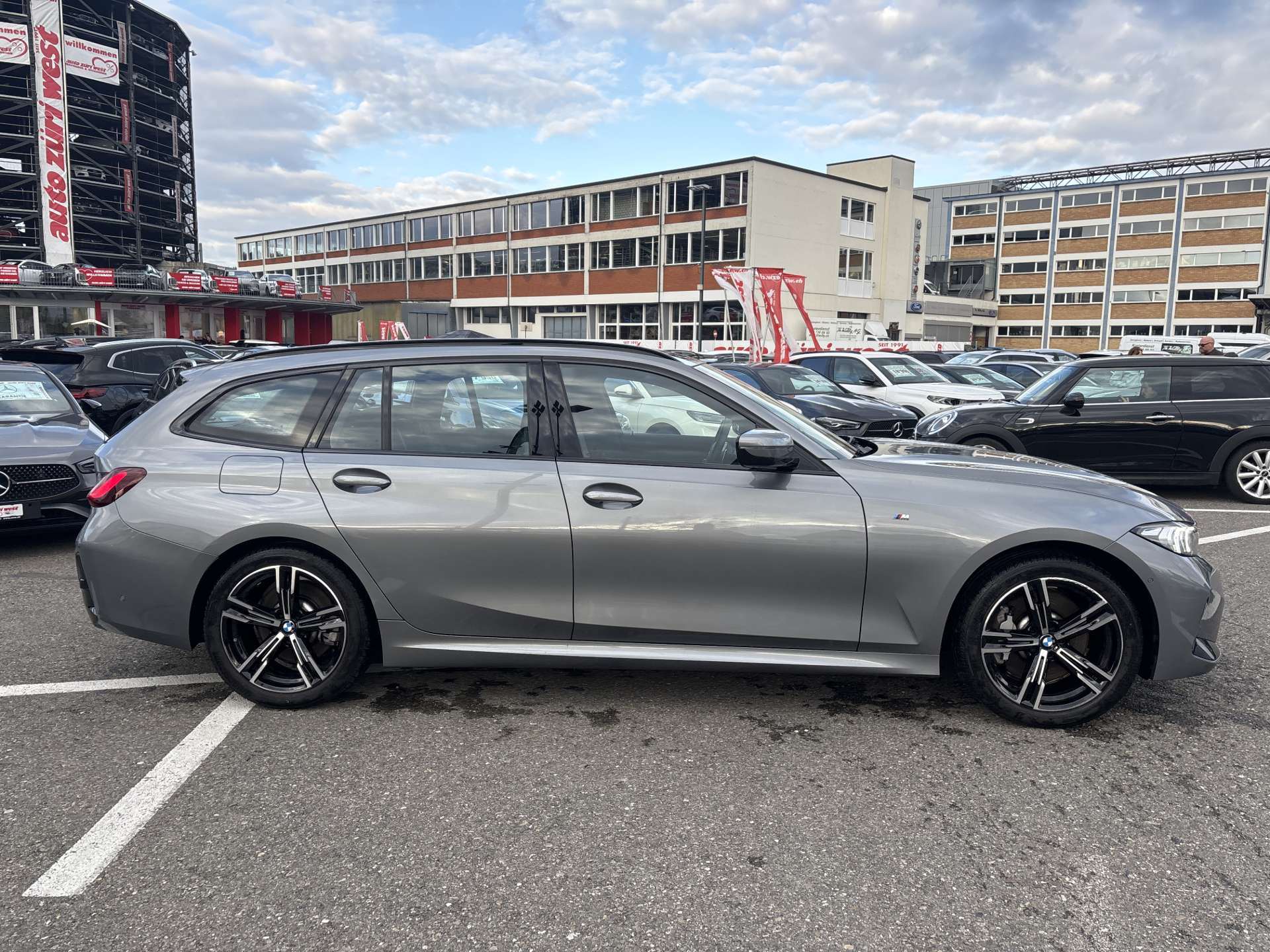 BMW 330i Touring xDrive M-Sport 245PS Steptronic Automat-image-12