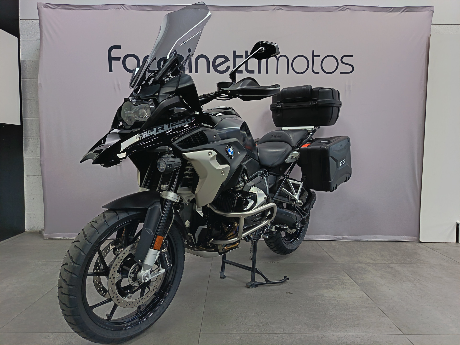 BMW R 1250 GS Triple Black-image-2