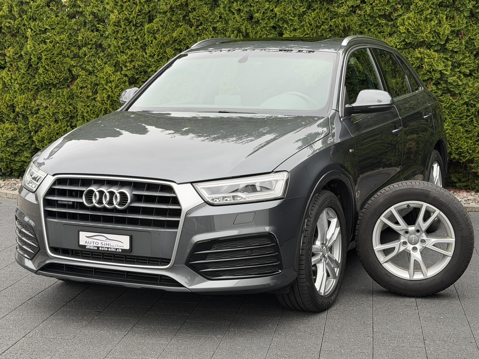 AUDI Q3 2.0 TFSI sport quattro S-tronic / CH-Fahrzeug-showroom-element-2