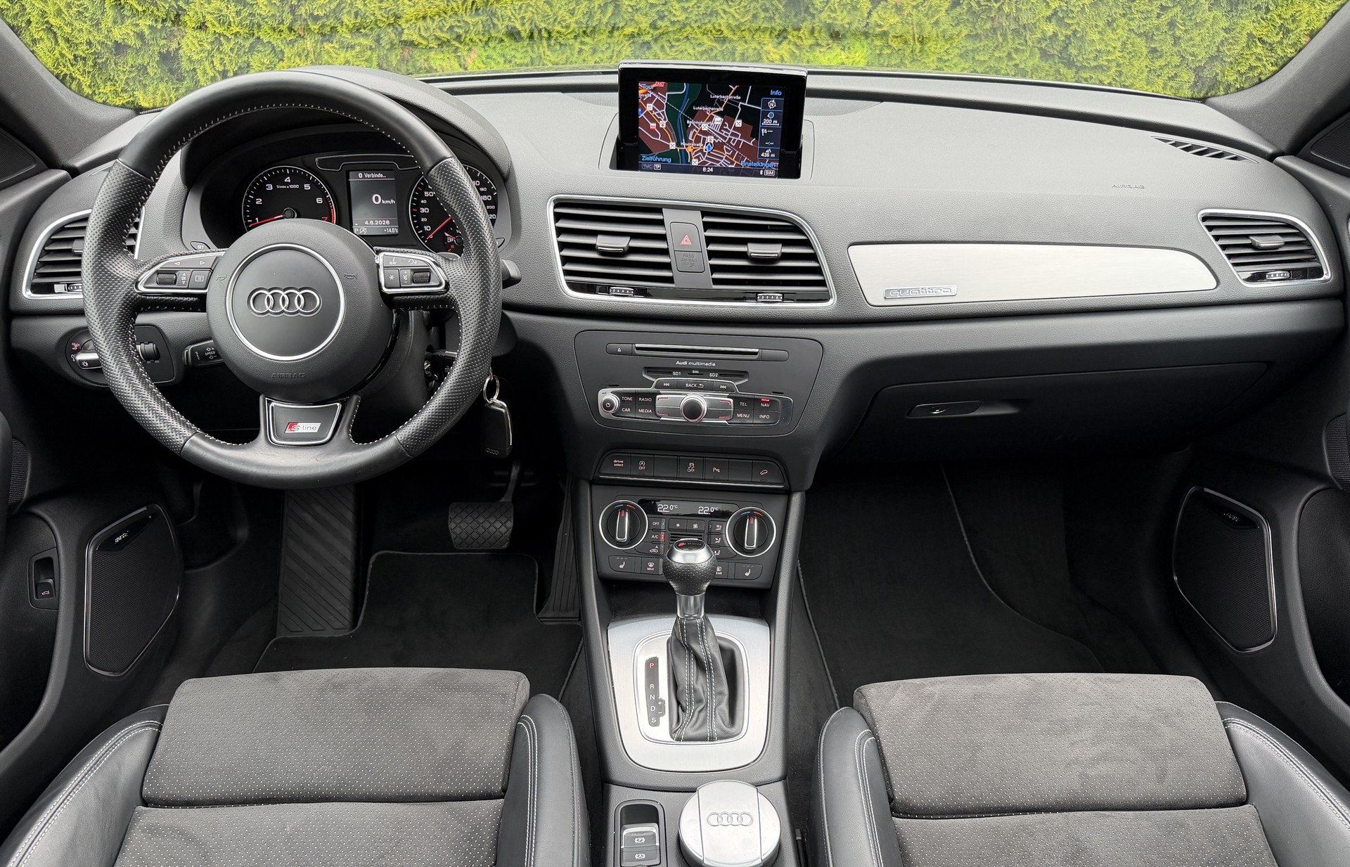 AUDI Q3 2.0 TFSI sport quattro S-tronic / CH-Fahrzeug-image-13