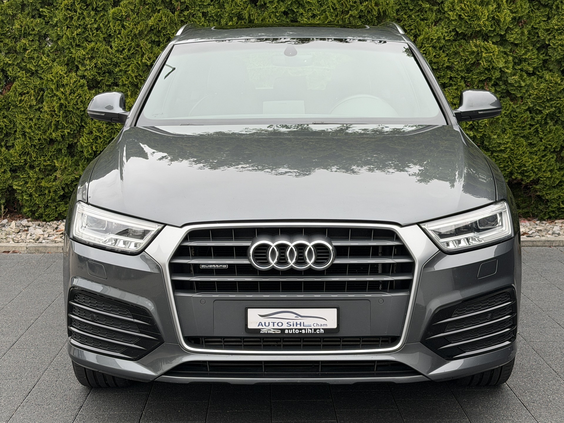AUDI Q3 2.0 TFSI sport quattro S-tronic / CH-Fahrzeug-showroom-element-3