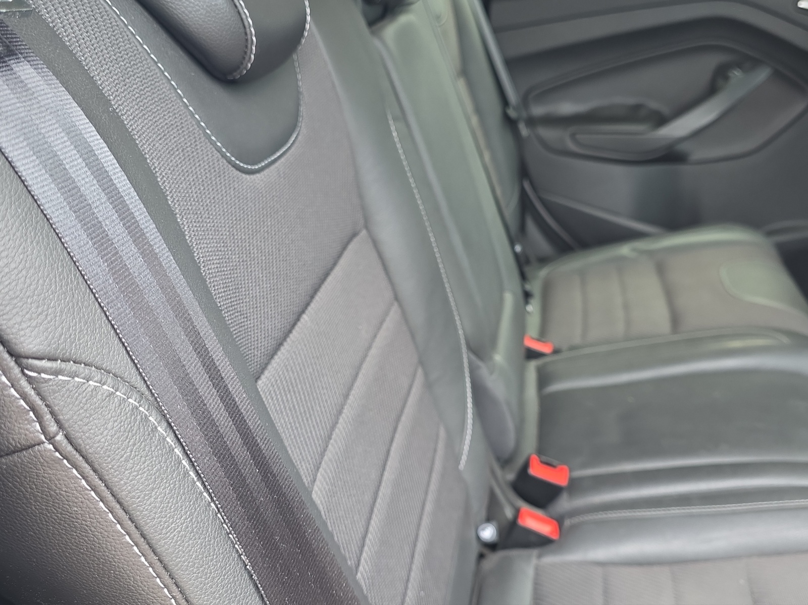 FORD Kuga 1.6 SCTi Titanium 4WD Automatic inkl. Anhängerkupplung-image-12