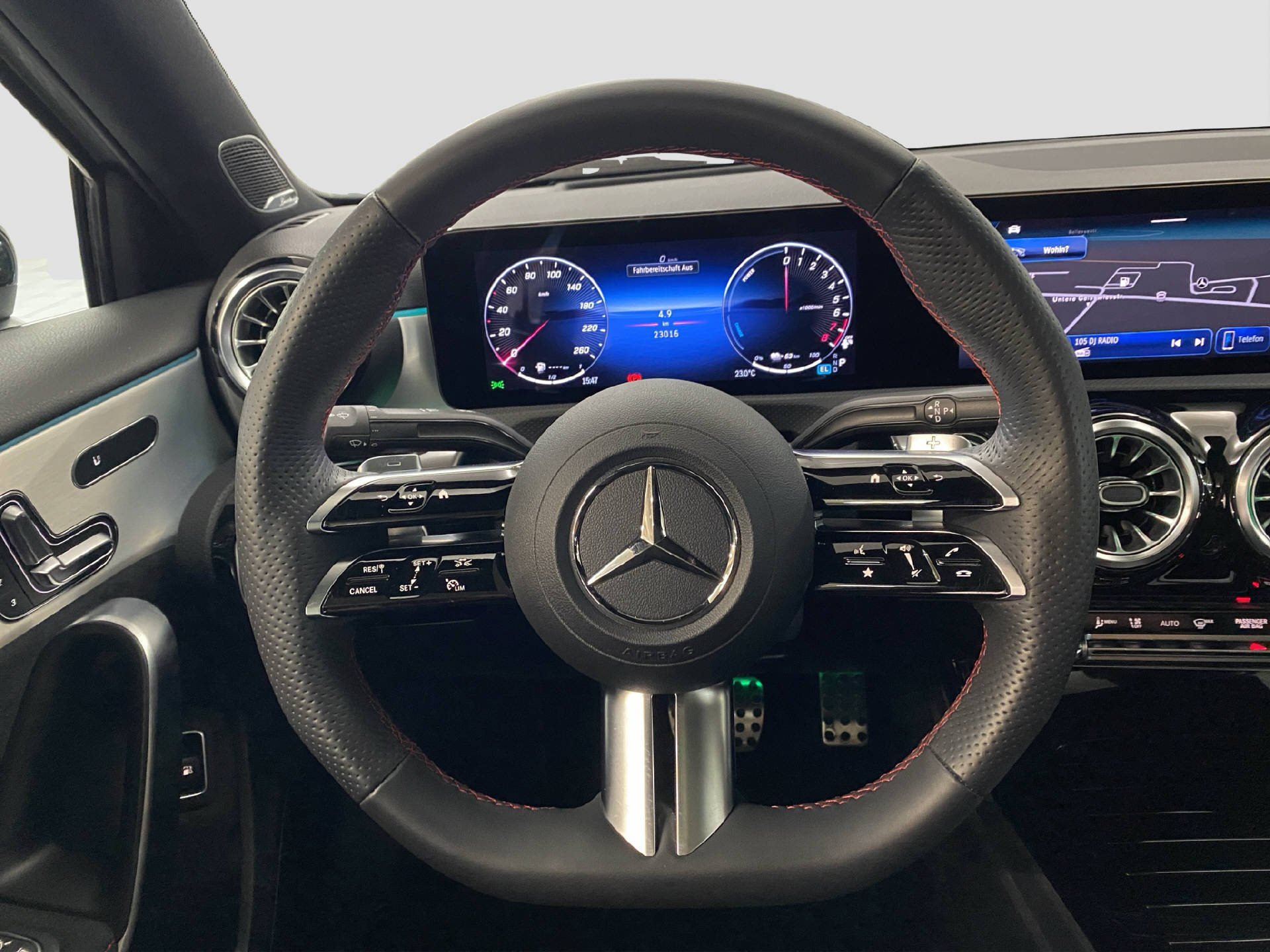 MERCEDES-BENZ A 250 e AMG Line Limousine-image-9