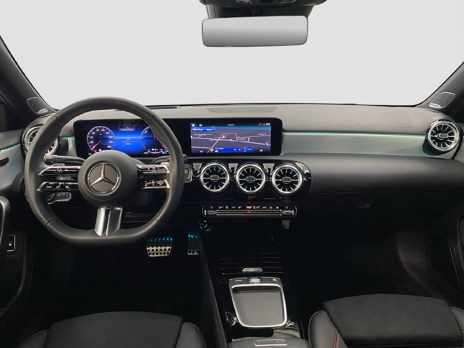 MERCEDES-BENZ A 250 e AMG Line Limousine-image-8