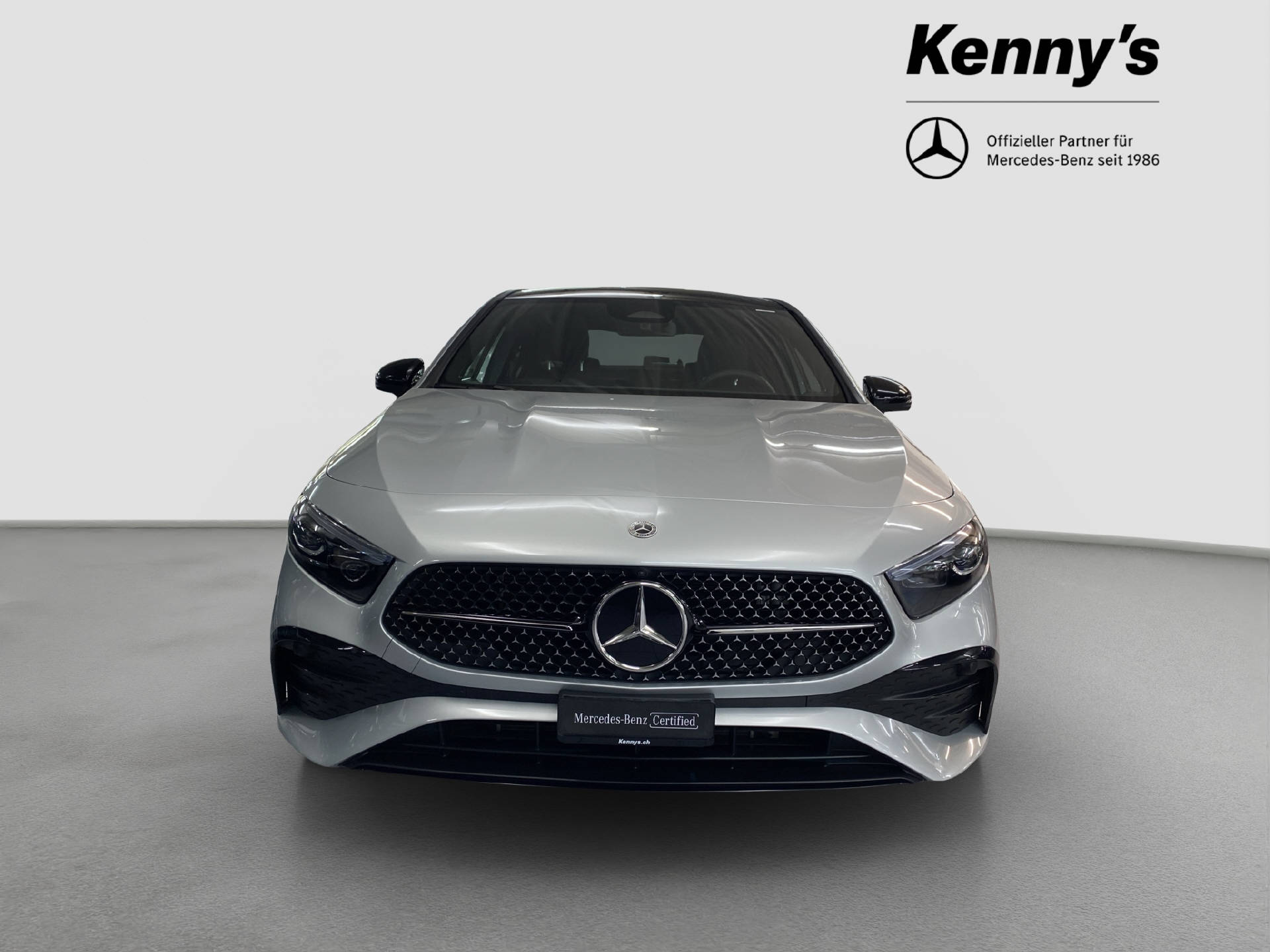 MERCEDES-BENZ A 250 e AMG Line Limousine-showroom-element-2