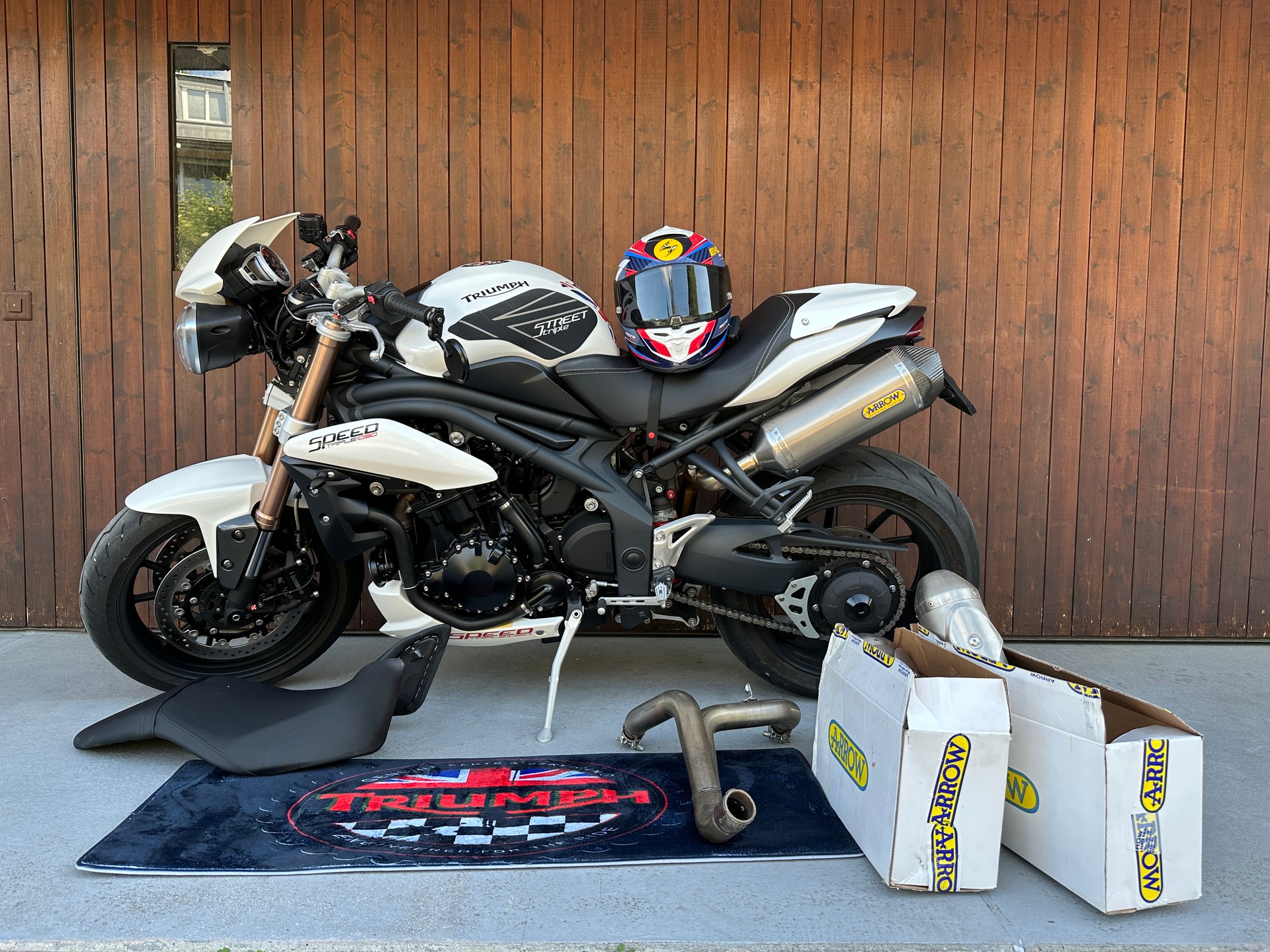TRIUMPH Speed Triple 1050-image-2
