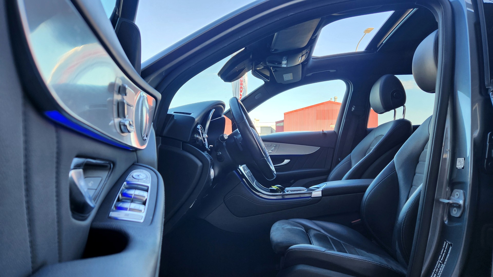 MERCEDES-BENZ GLC 220 d AMG Line 4Matic 9G-Tronic (CH)-image-3