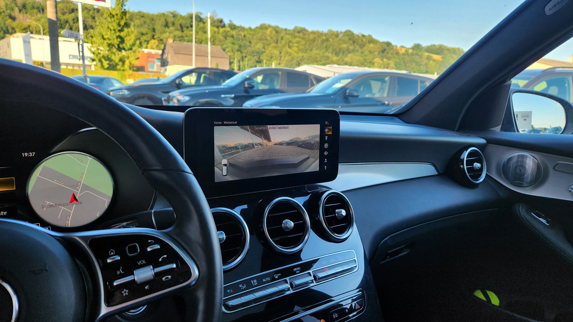 MERCEDES-BENZ GLC 220 d AMG Line 4Matic 9G-Tronic (CH)-image-5