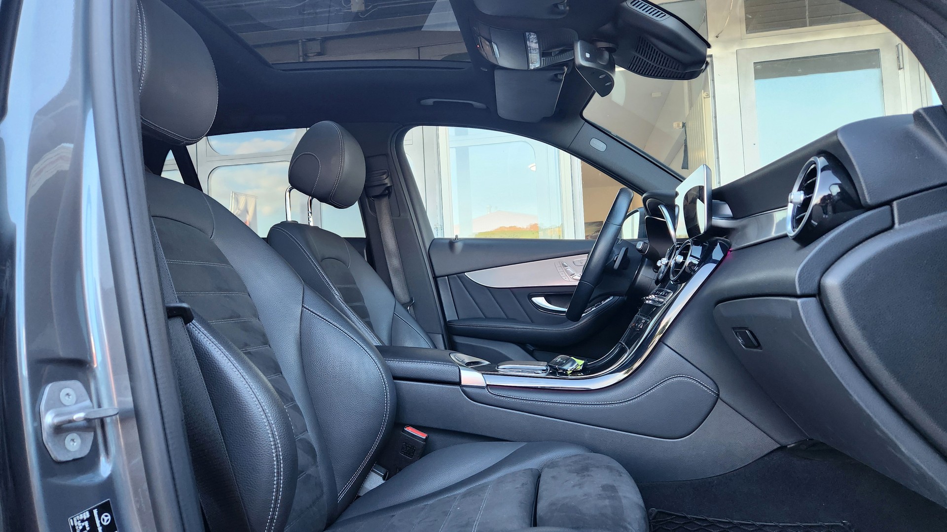 MERCEDES-BENZ GLC 220 d AMG Line 4Matic 9G-Tronic (CH)-image-9