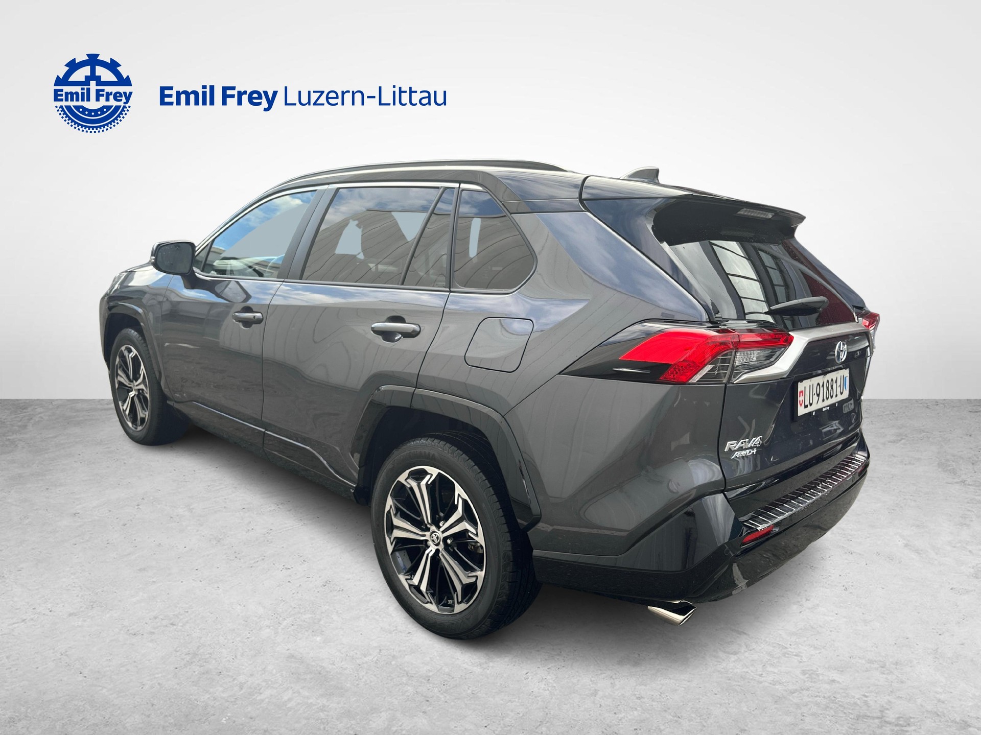 TOYOTA RAV4 2.5 Plug-In-Hybrid Platinum-showroom-element-3