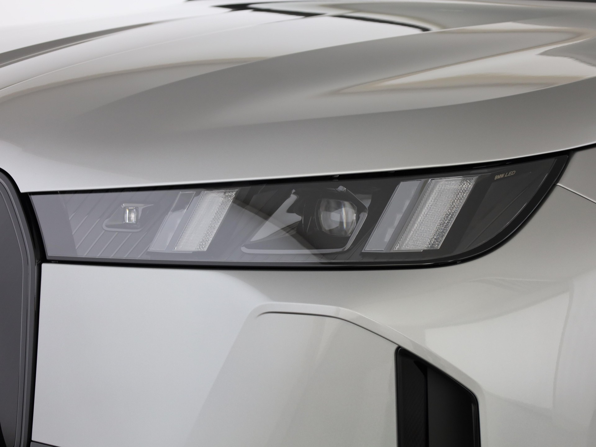 BMW iX xDrive60-image-5