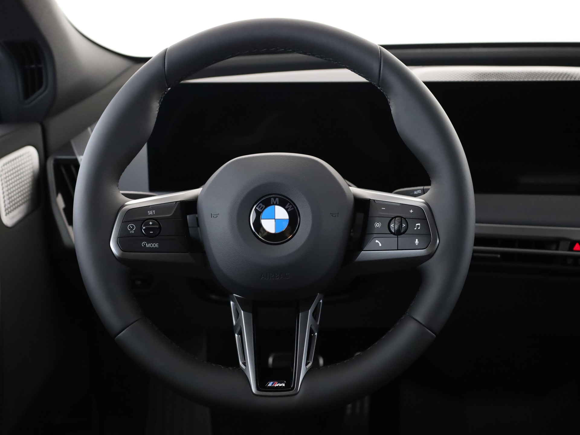 BMW iX xDrive60-image-19