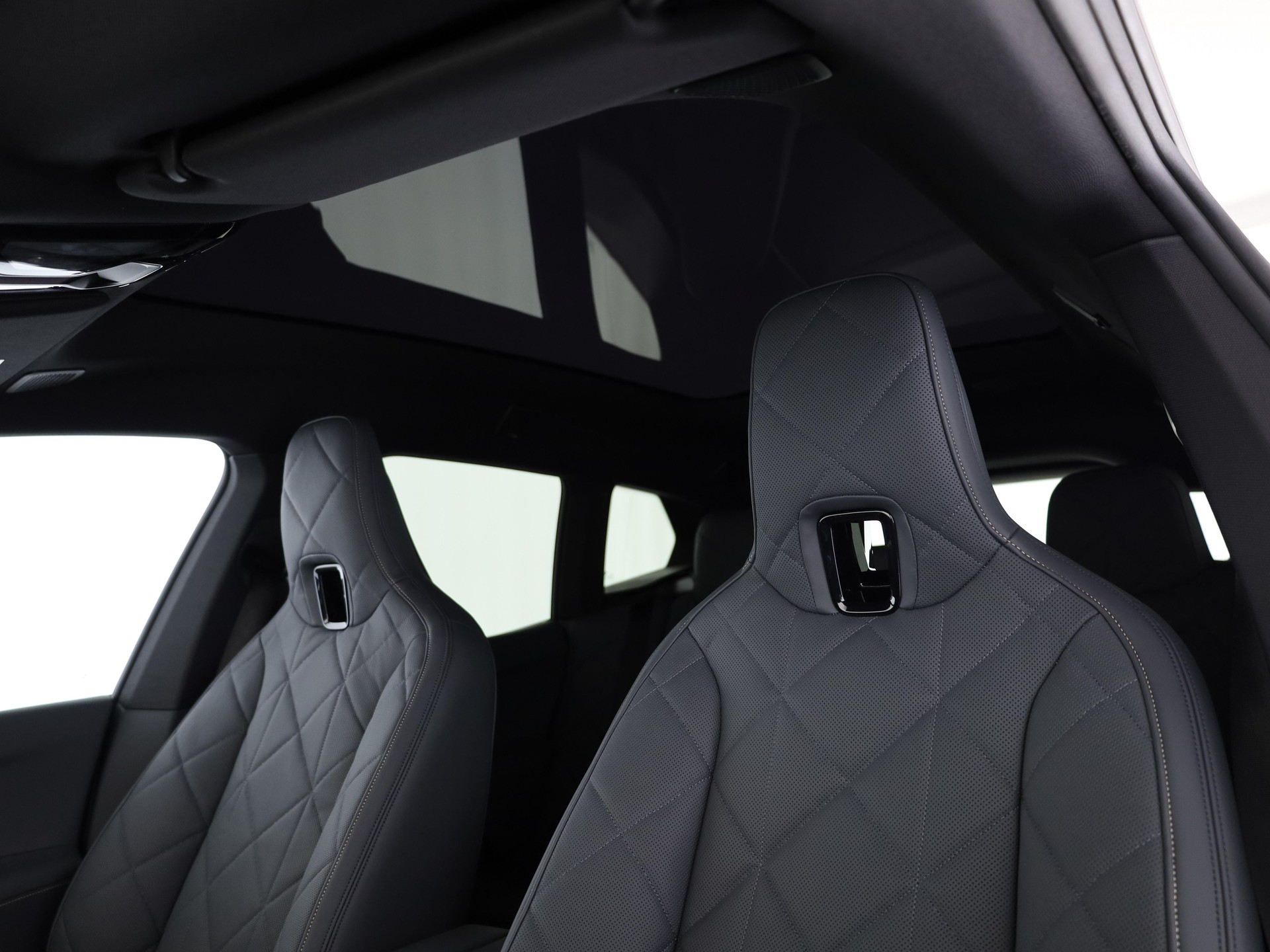 BMW iX xDrive60-image-11