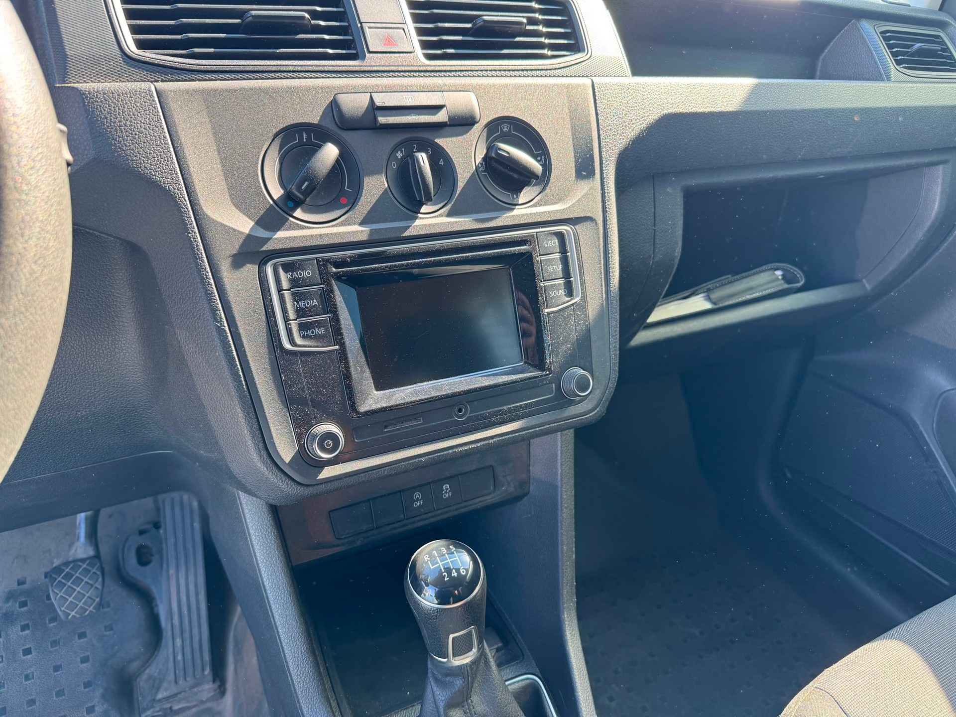 VW Caddy 2.0TDI 4Motion BlueMotion Technology 4x4 Handschaltung-image-6