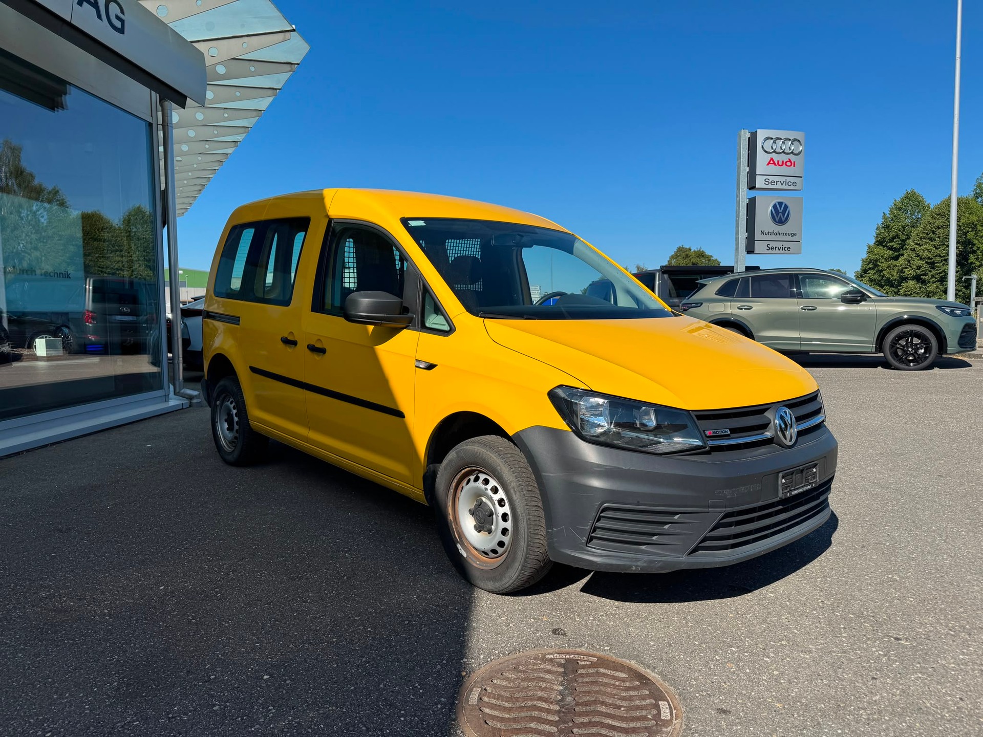 VW Caddy 2.0TDI 4Motion BlueMotion Technology 4x4 Handschaltung-image-4