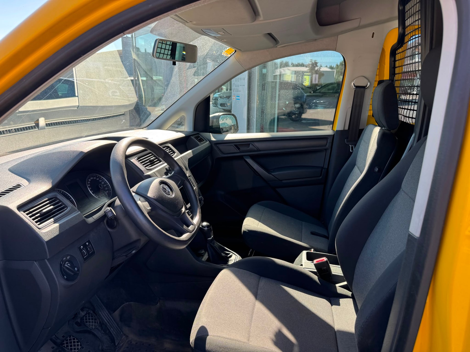 VW Caddy 2.0TDI 4Motion BlueMotion Technology 4x4 Handschaltung-image-5