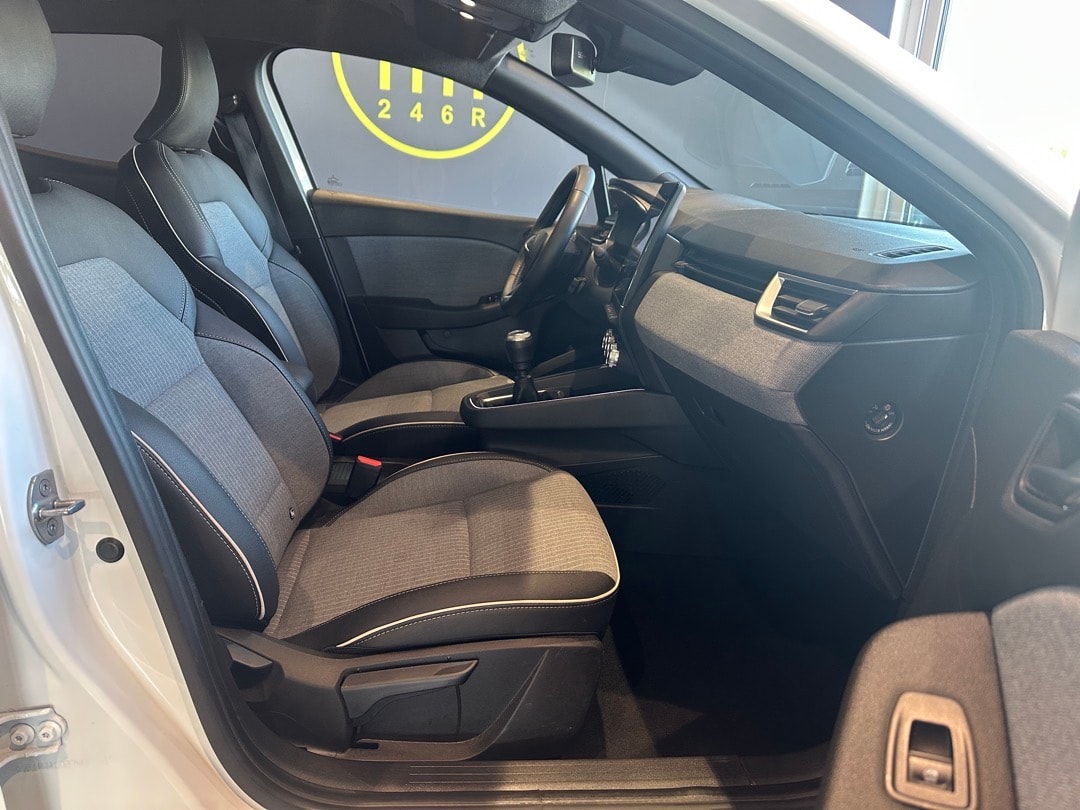RENAULT Clio 1.0 Techno-image-12
