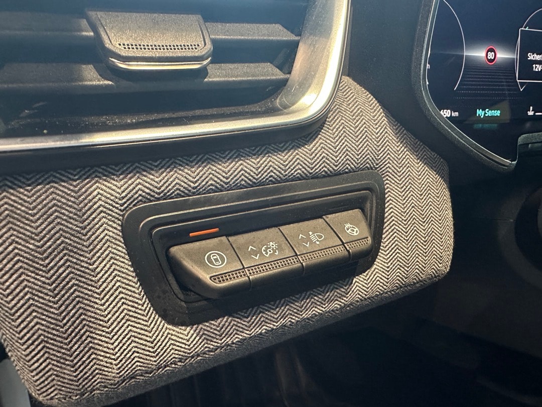 RENAULT Clio 1.0 Techno-image-17