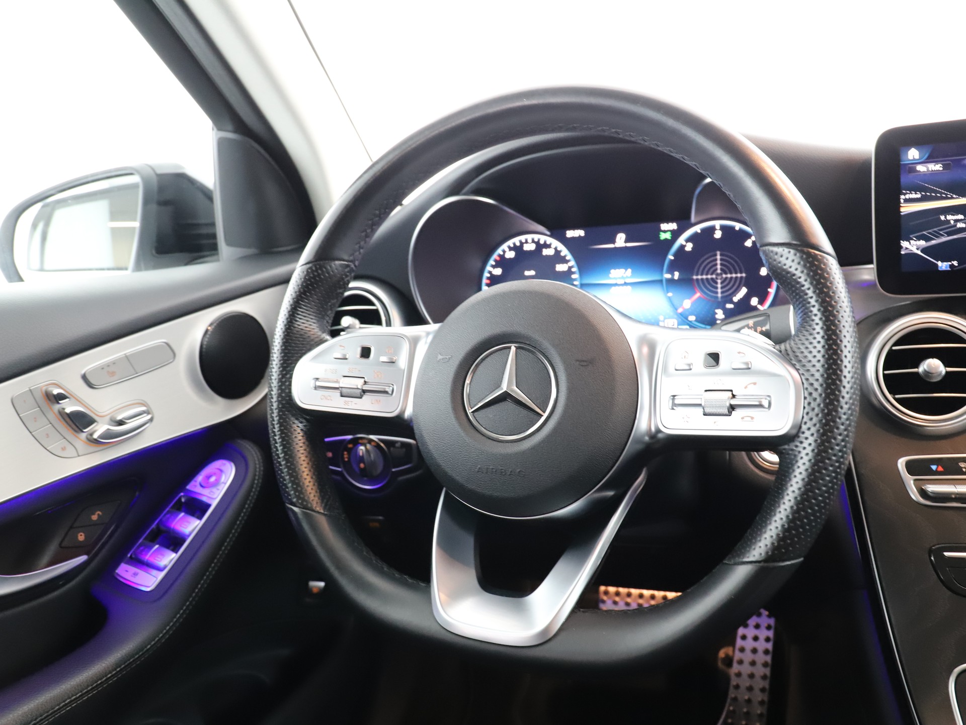 MERCEDES-BENZ GLC 220 d AMG Line 4Matic-image-11