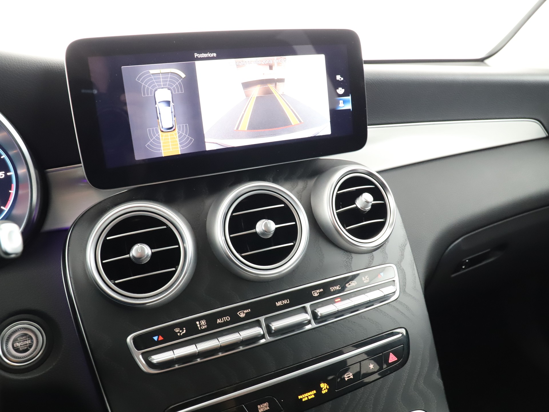 MERCEDES-BENZ GLC 220 d AMG Line 4Matic-image-13