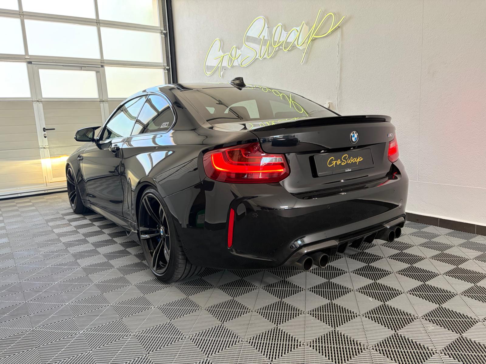 BMW M2 Drivelogic-showroom-element-2